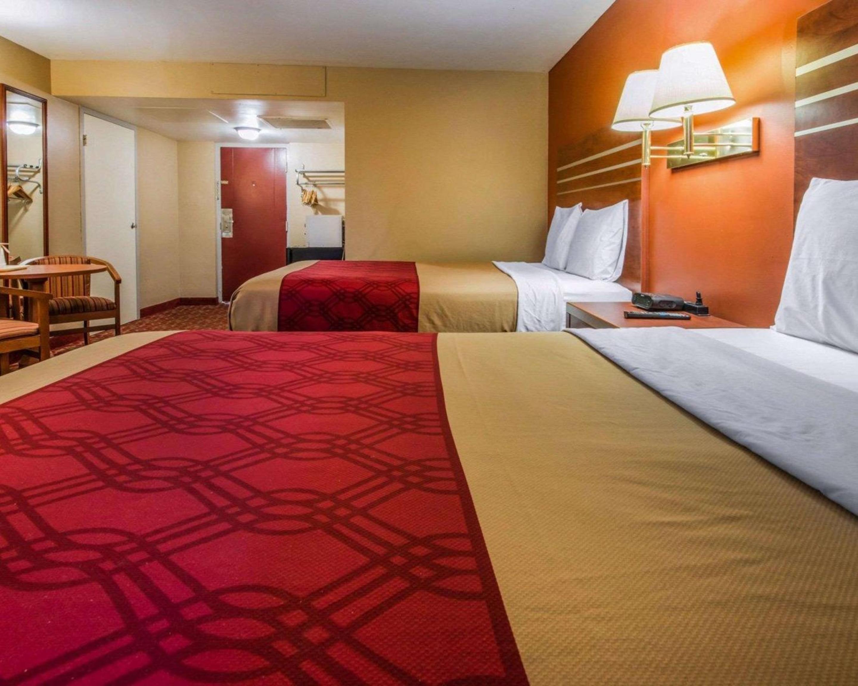 Double Room with Two Double Beds - Non-Smoking - Photo 6