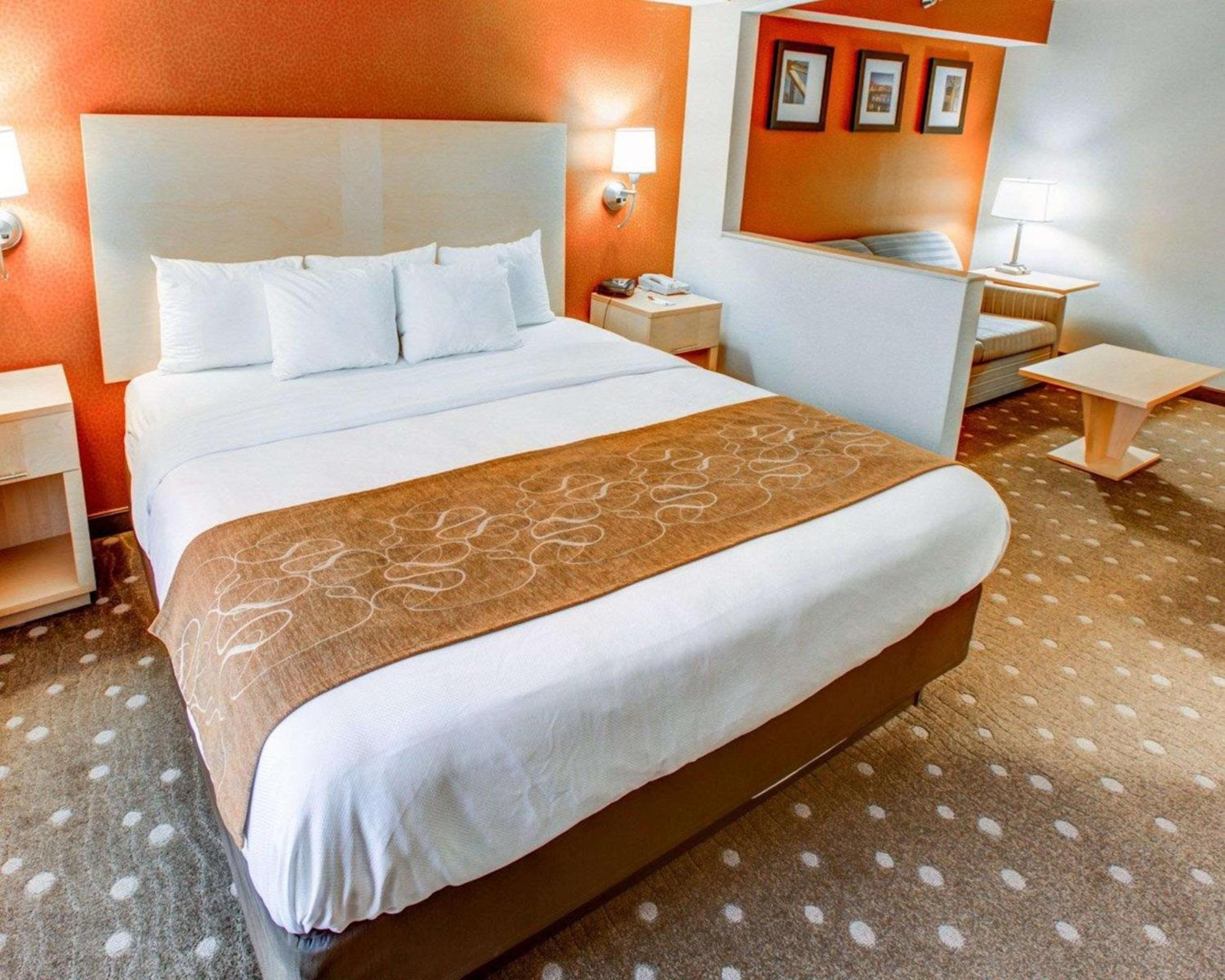 King Suite - Non-Smoking - Photo 1