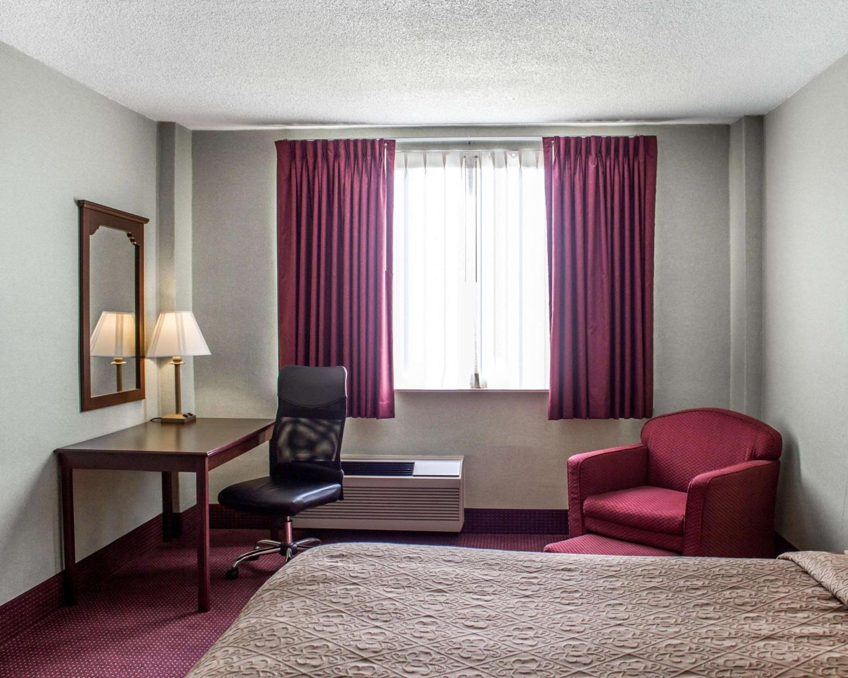 King Room - Non-Smoking - Photo 3