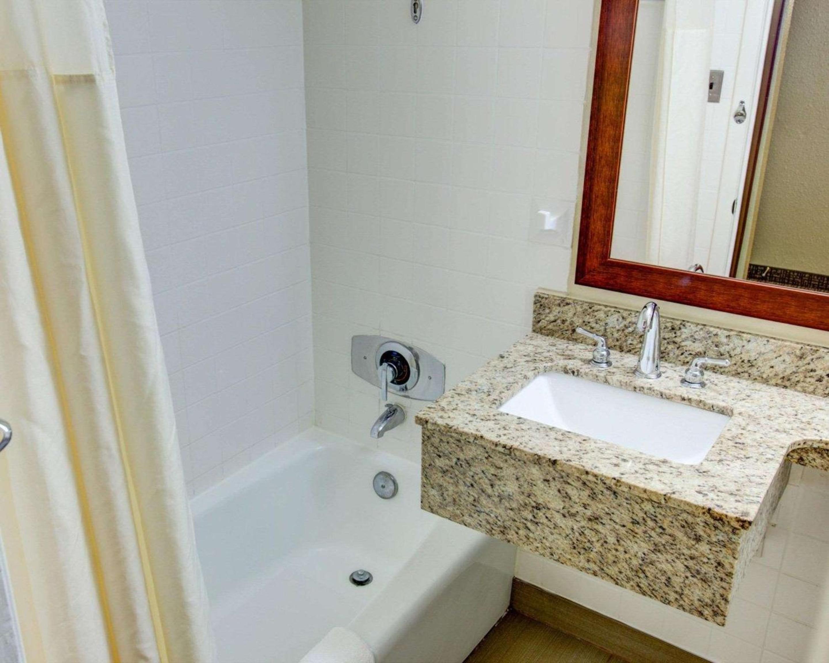 Double Room - Accessible/Non-Smoking photo 2