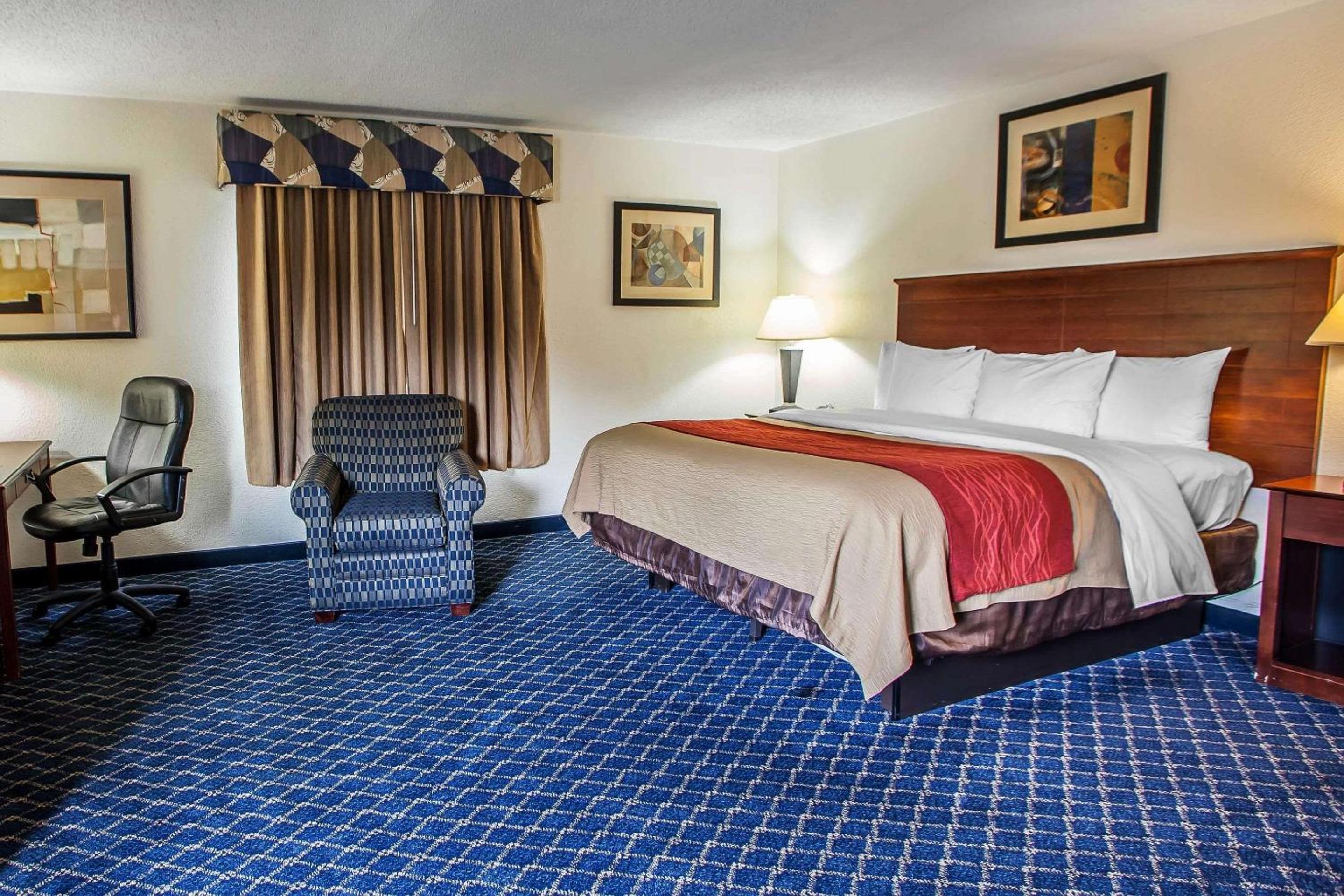 Standard King Room - Non-Smoking  - Photo 3