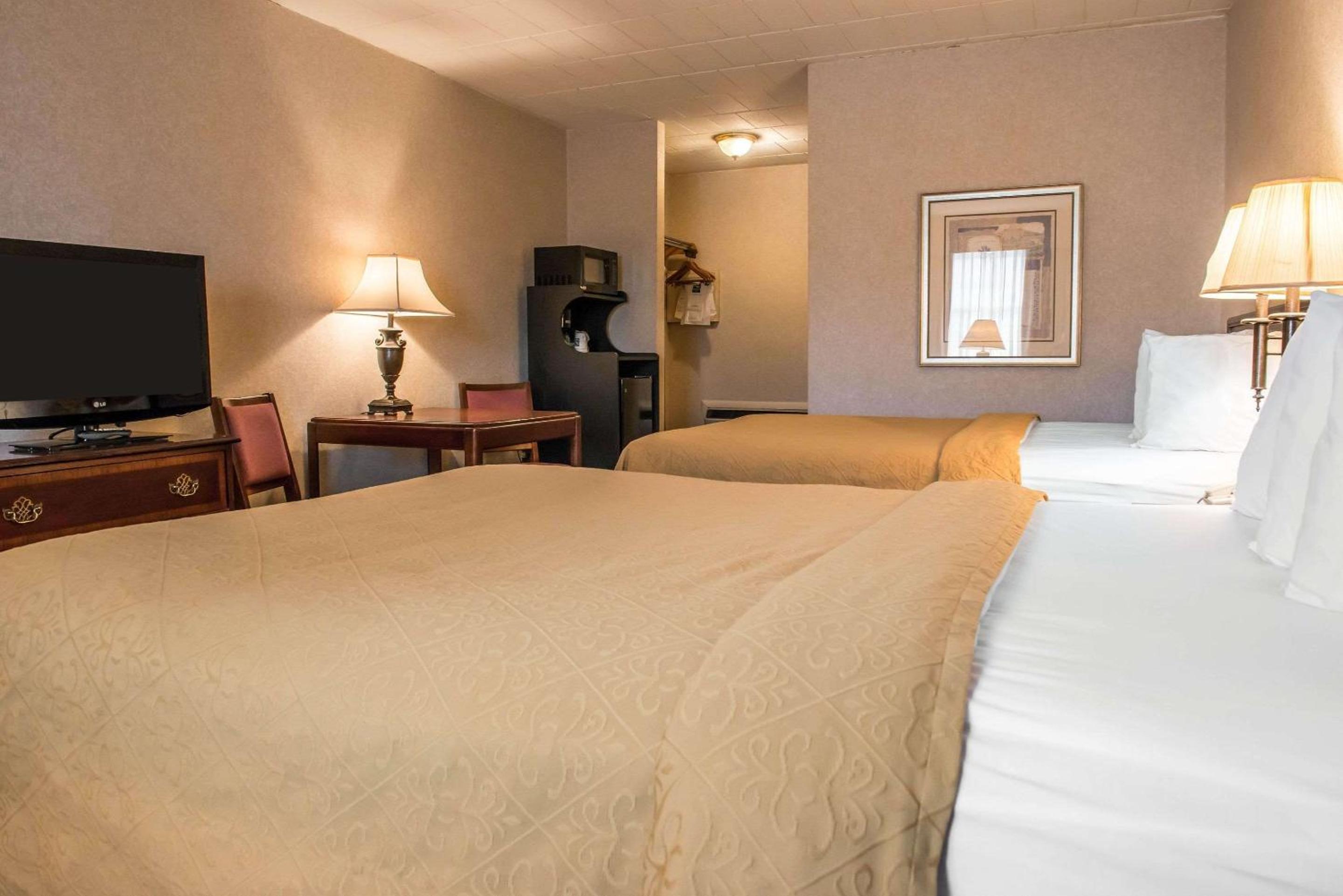 Double Room with Two Double Beds - Non-Smoking - Photo 4