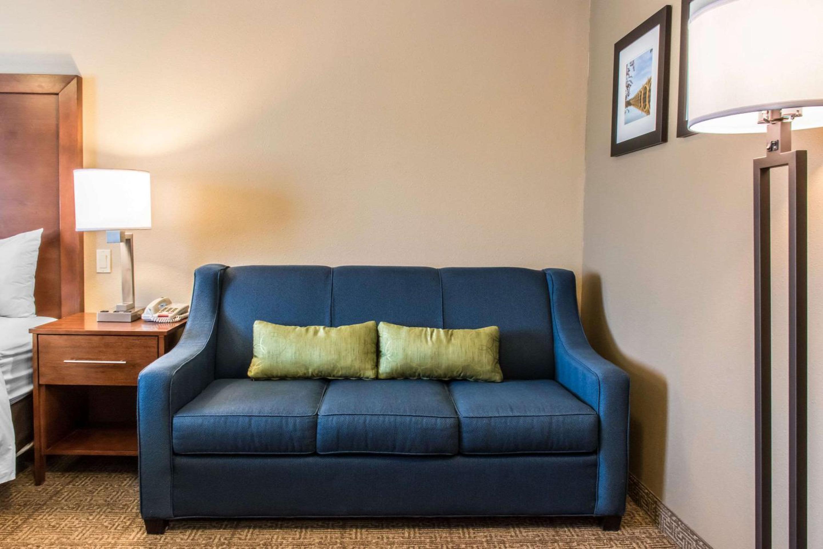 King Room with Sofa Bed - Non Smoking - Photo 1