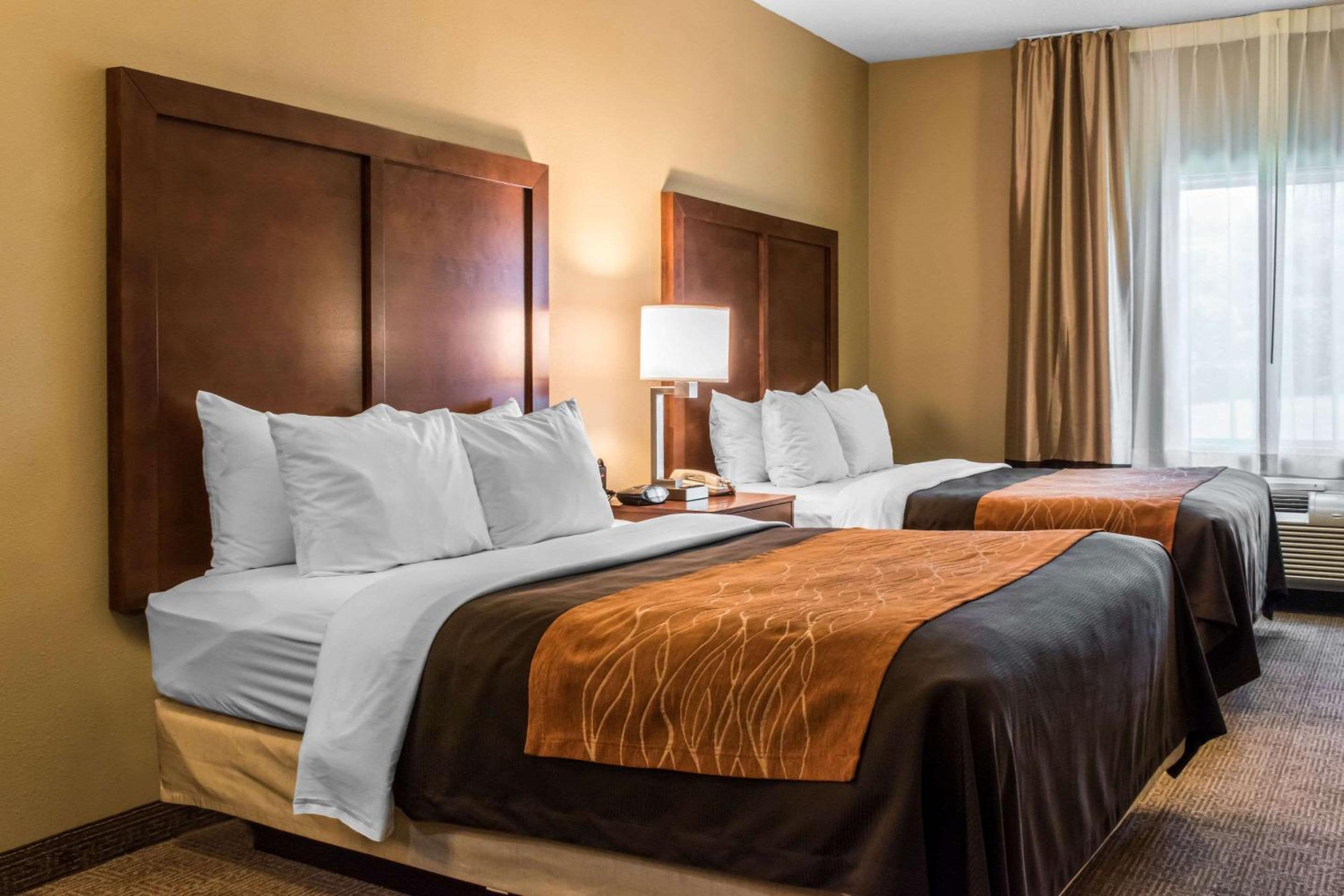 Queen Room with Two Queen Beds - Non-Smoking - Photo 1