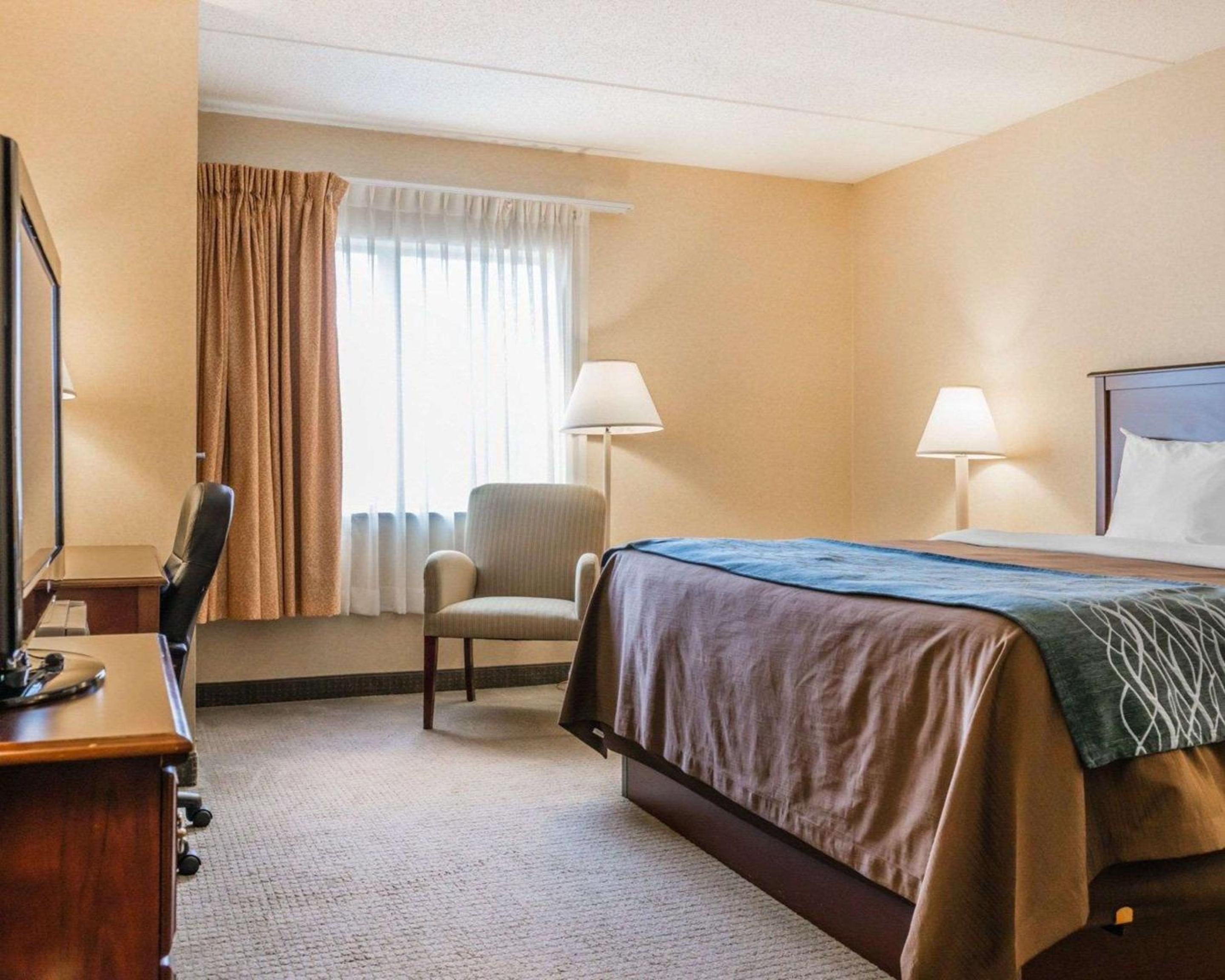 King Room - Non-Smoking photo 3