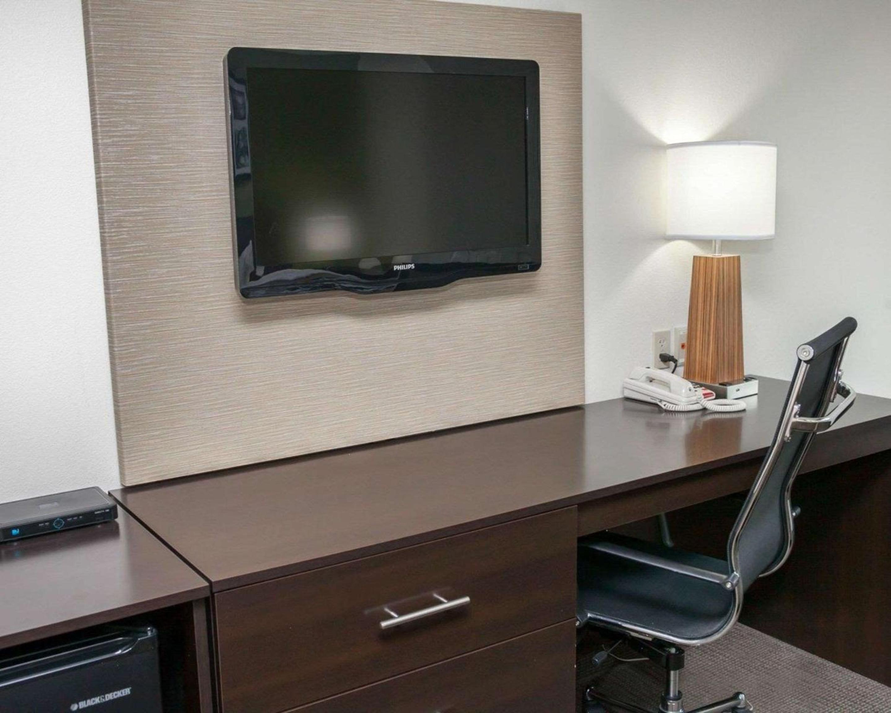 King Room - Non-Smoking - Photo 2