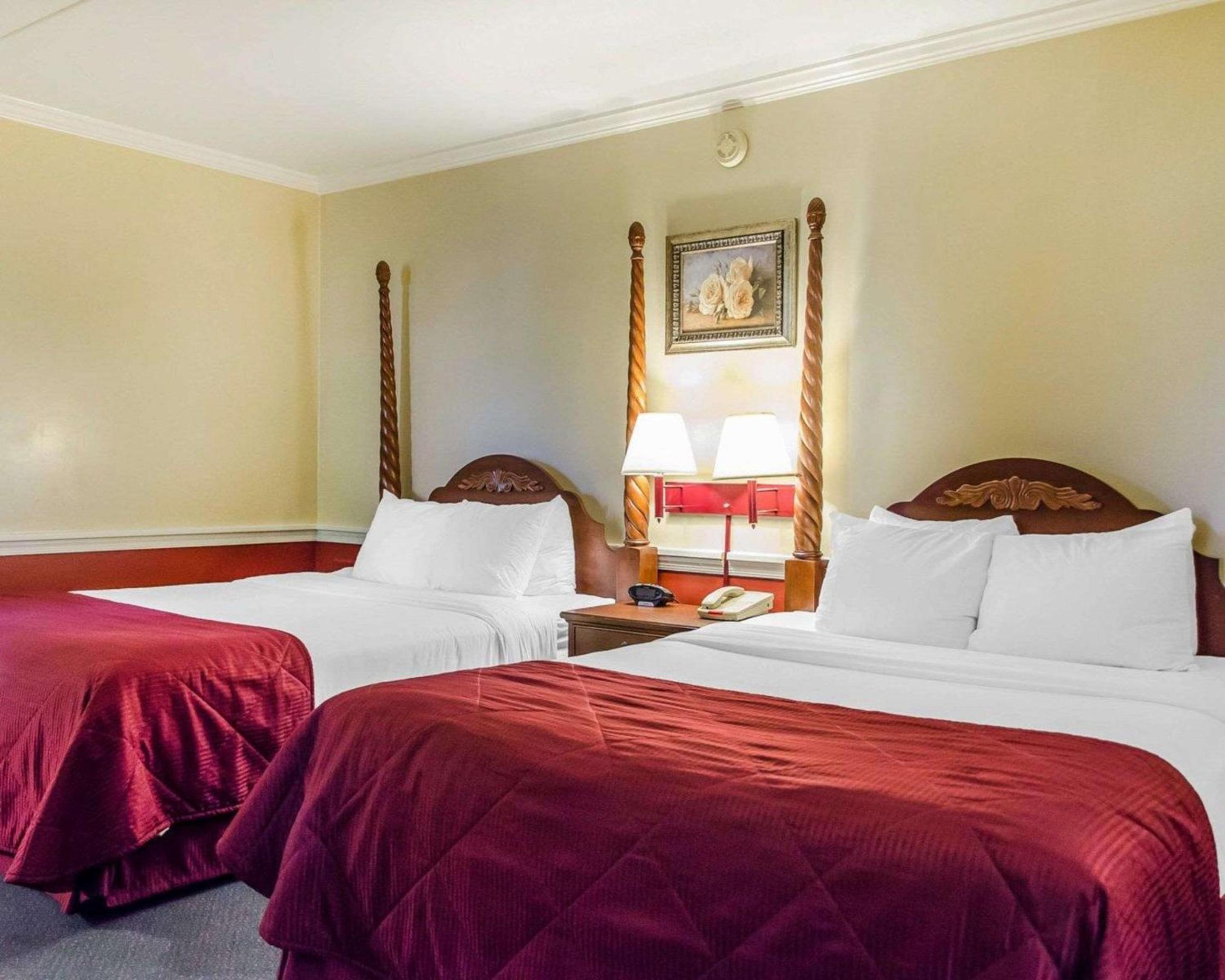Standard Queen Room with Two Queen Beds - Ground Floor photo 1