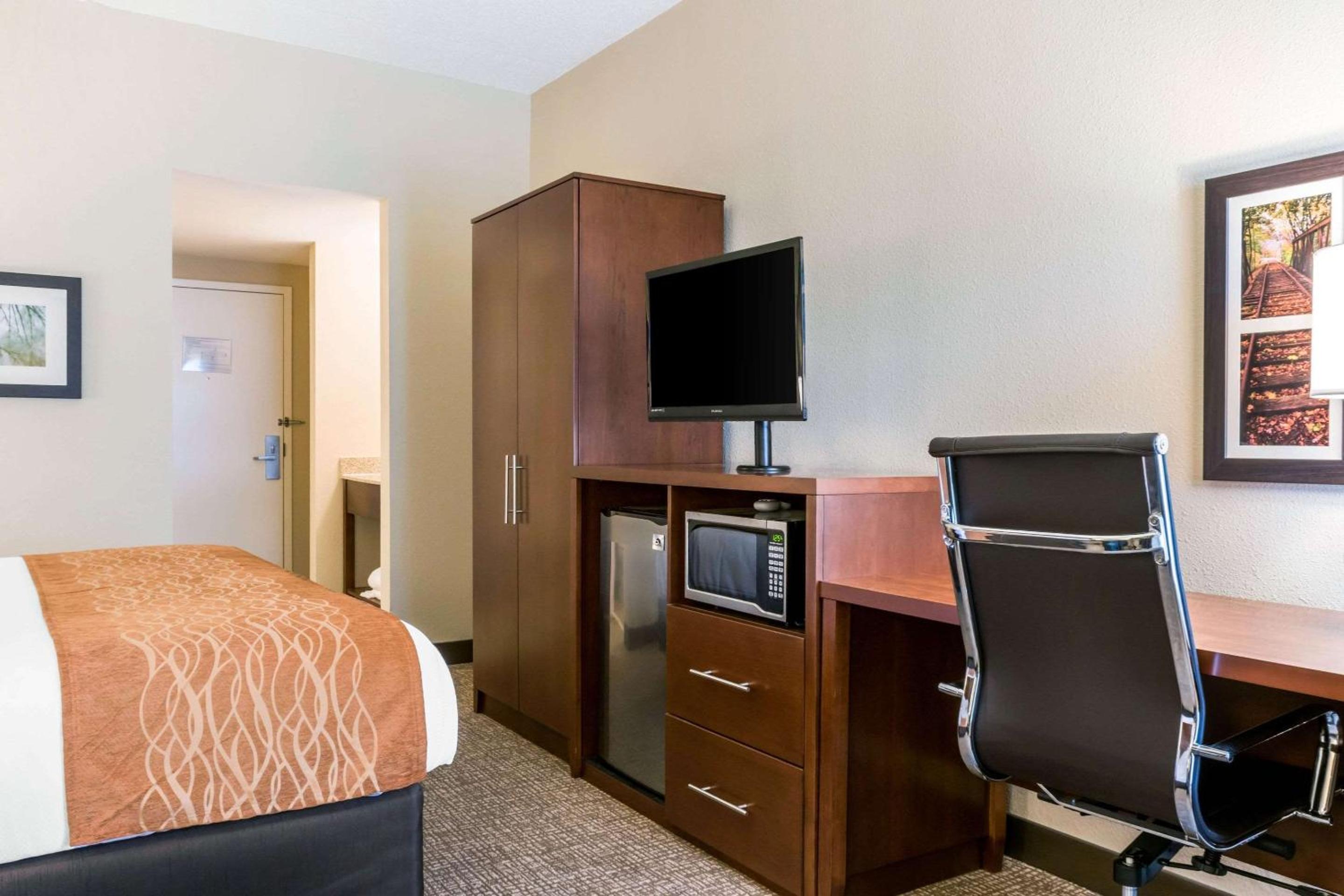 King Room - Non-Smoking - Photo 3