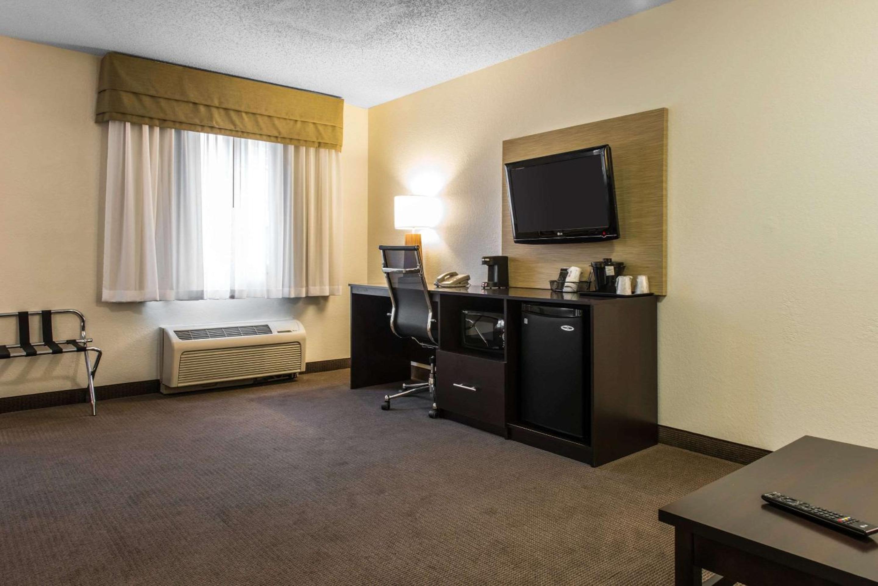 King Suite with Sofa Bed photo 1