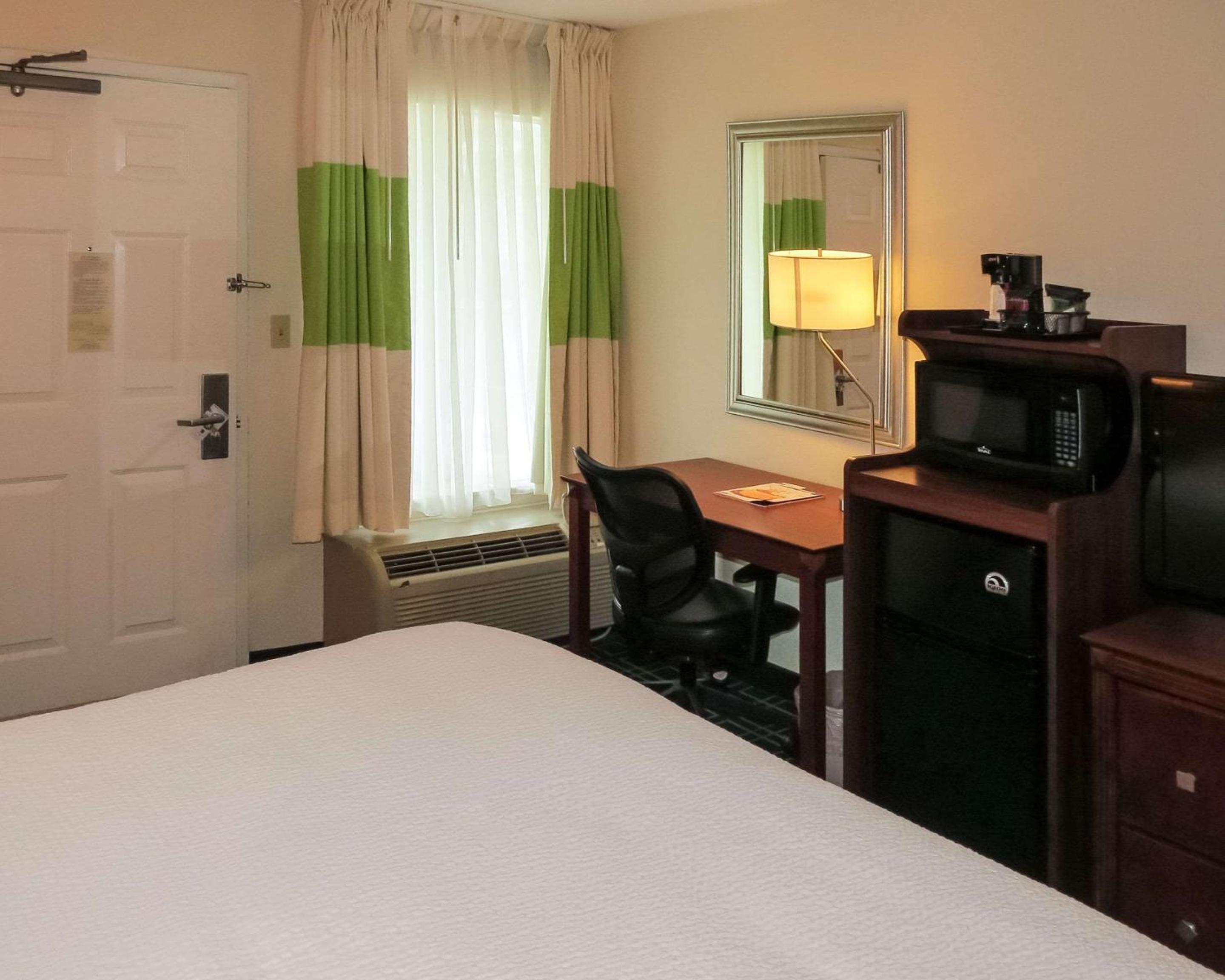 King Room - Disability Access/Non Smoking/Exterior Hall photo 3