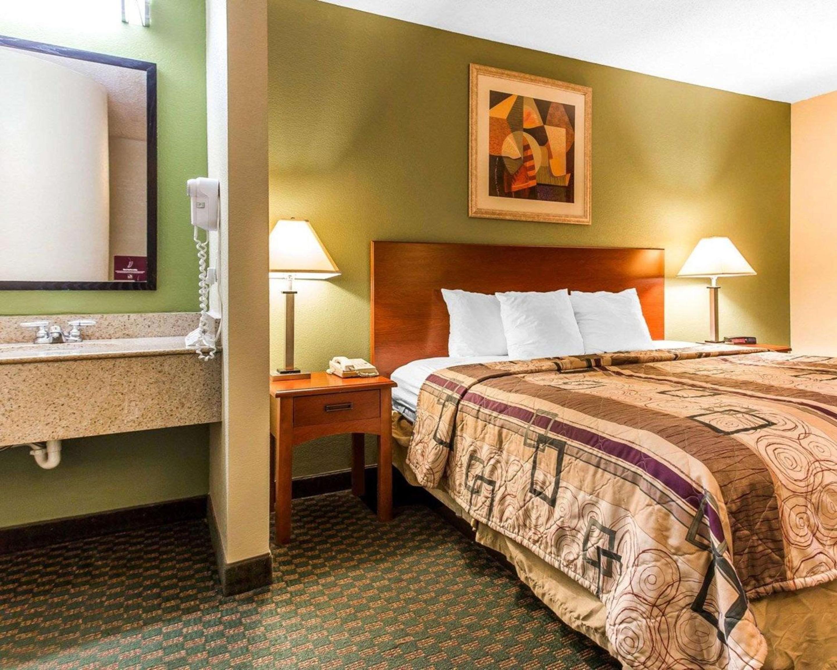 King Room - Non-Smoking - Photo 1