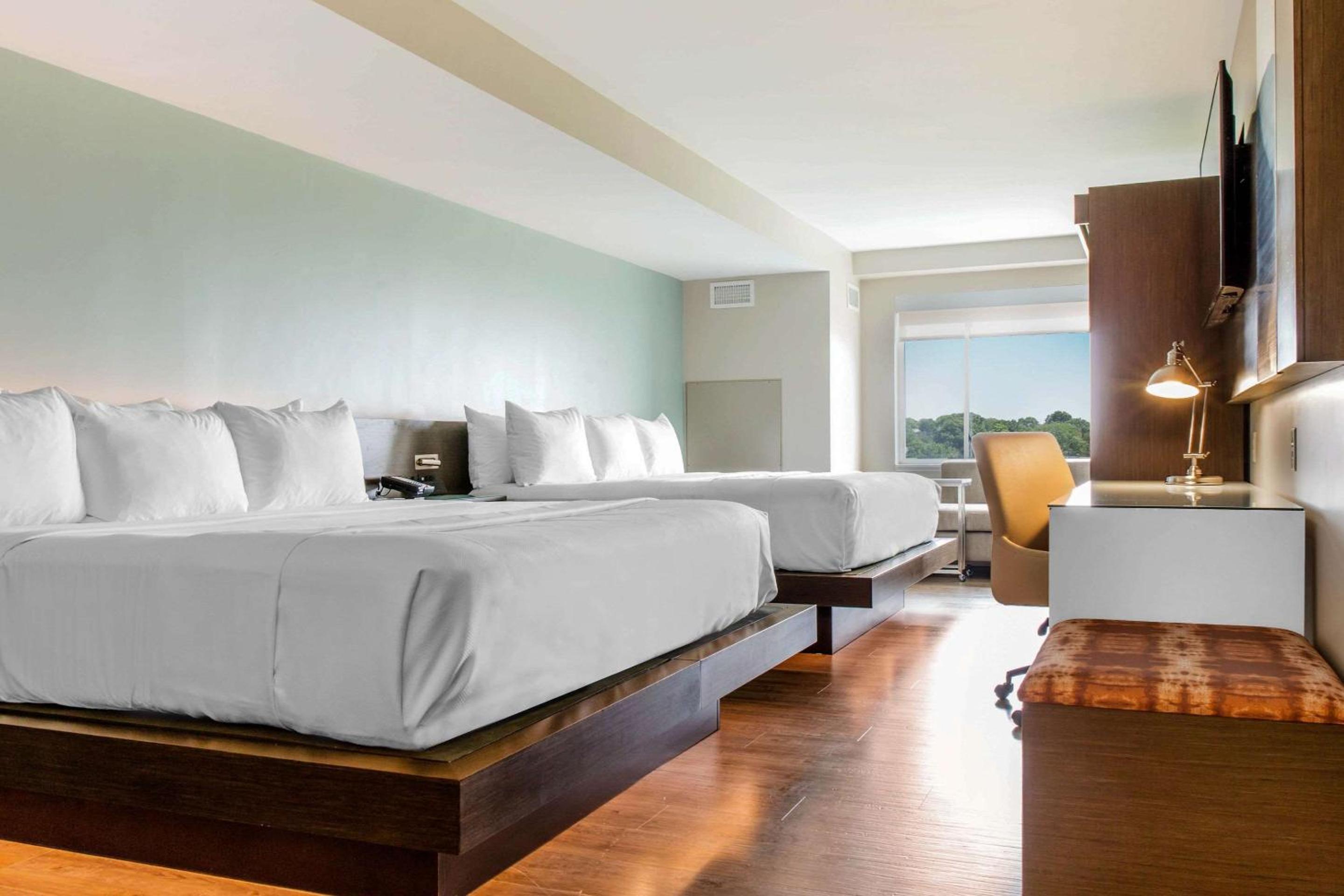 King Room with Two King Beds - Non-Smoking - Photo 5