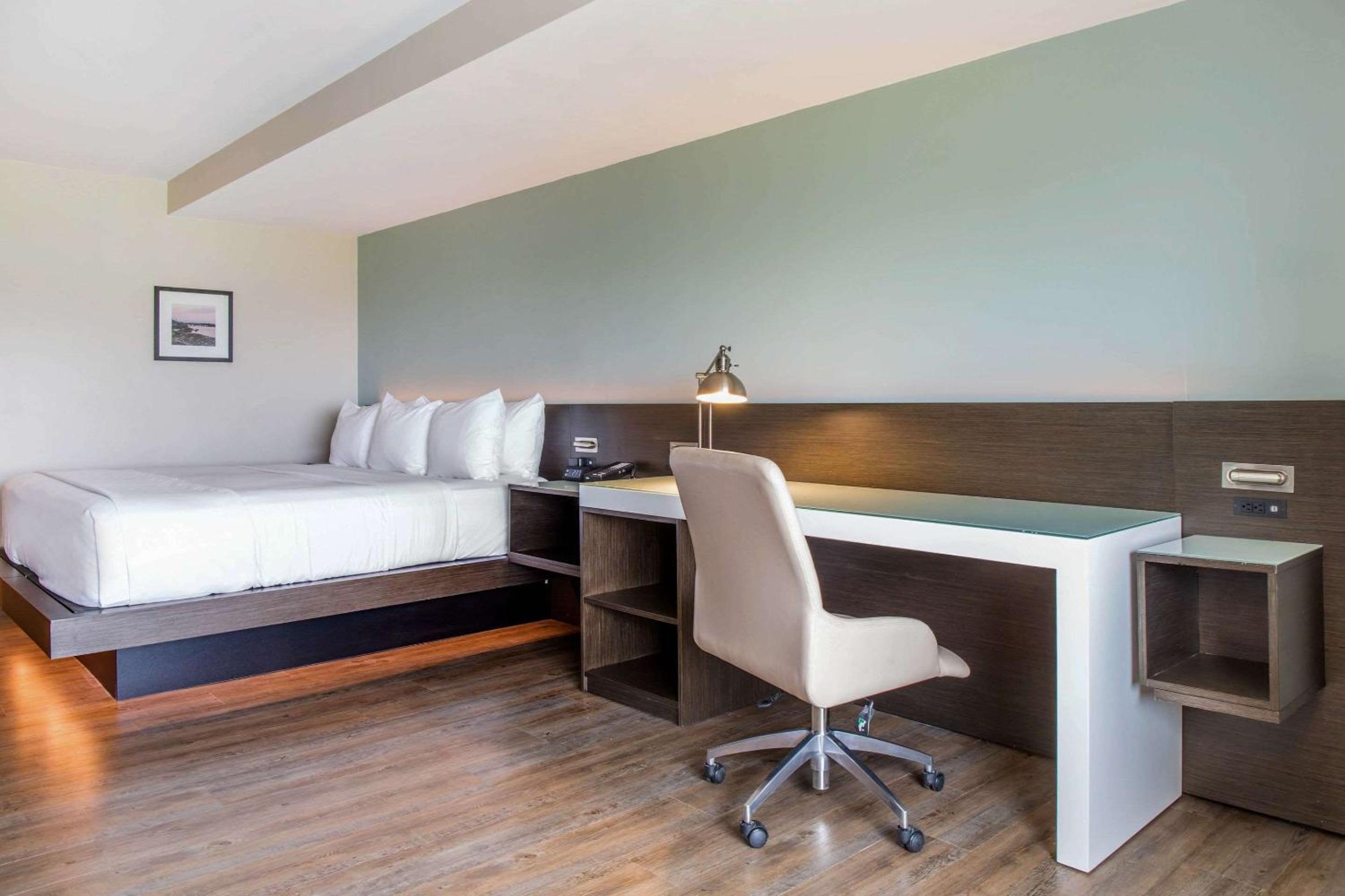 King Room - Mobility Access/Non-Smoking - Photo 1