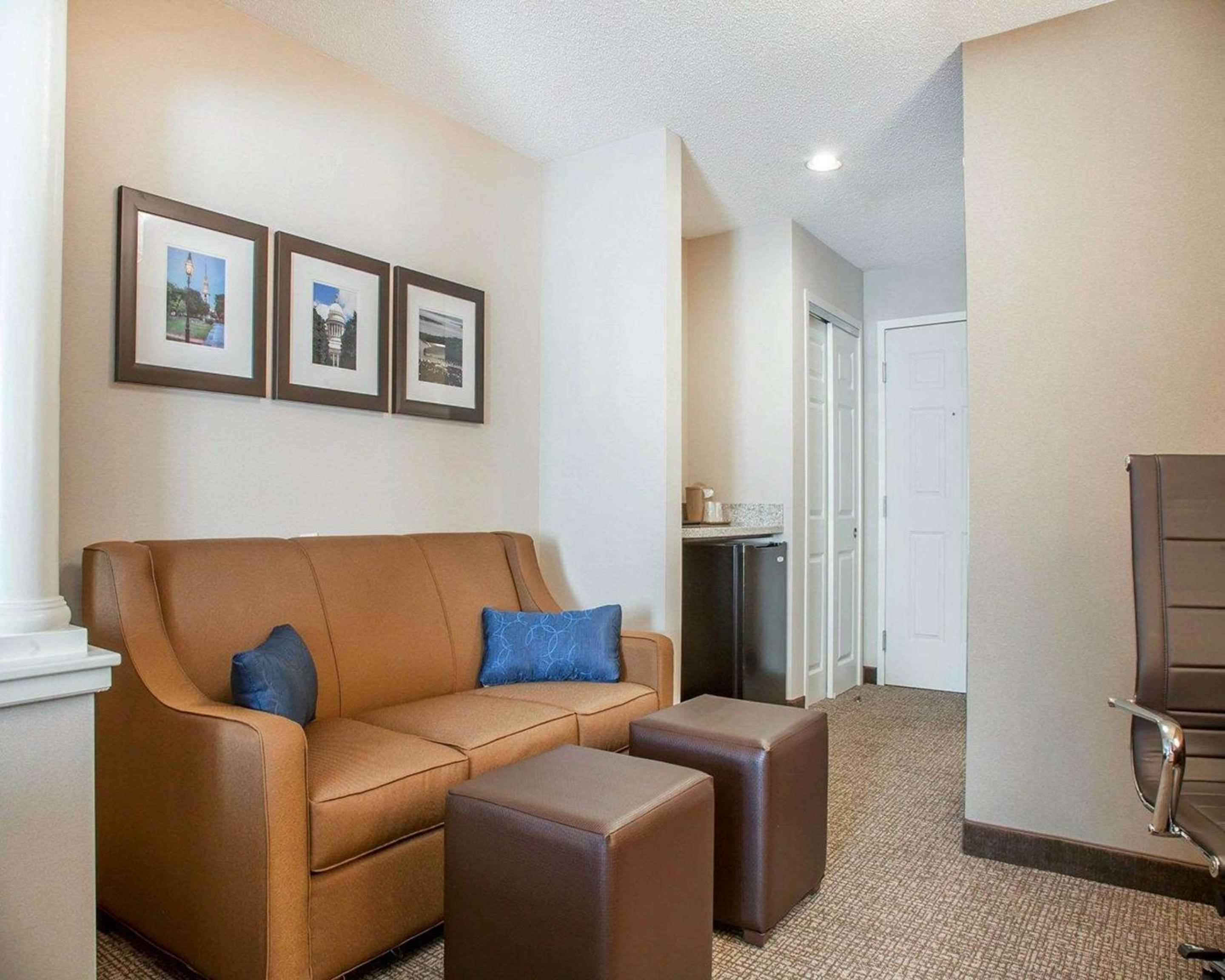 Queen Suite with Two Queen Beds - Non Smoking - Photo 4