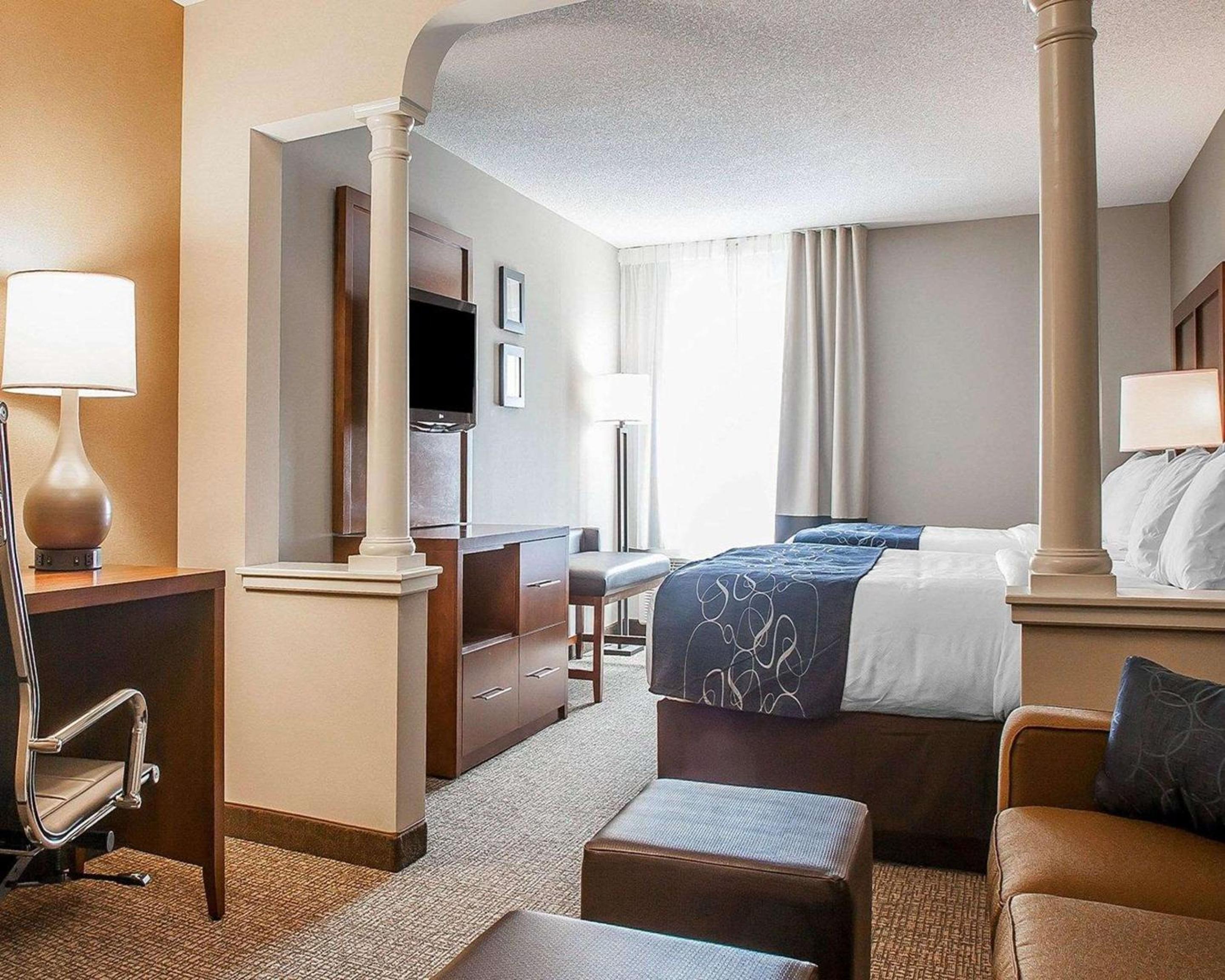 Queen Suite with Two Queen Beds - Non Smoking - Photo 5
