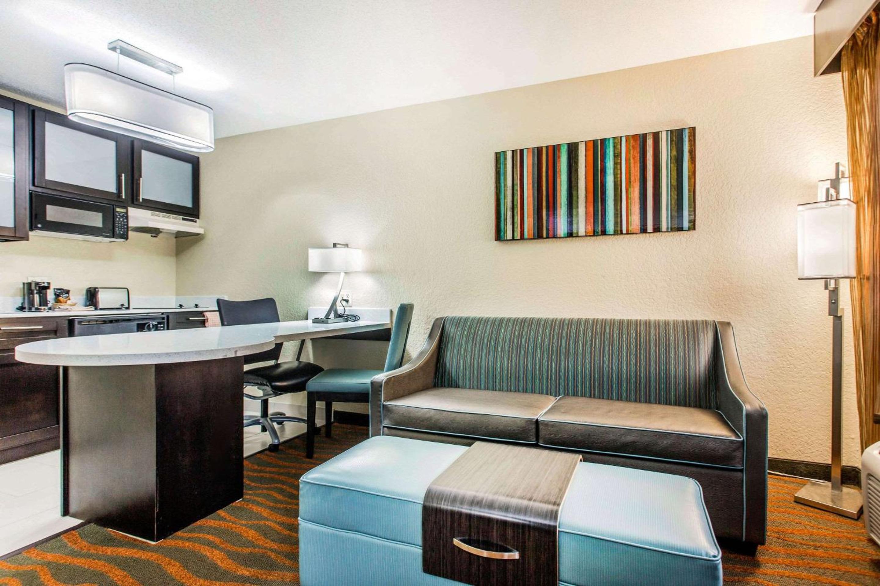 Queen Suite With Sofa Bed