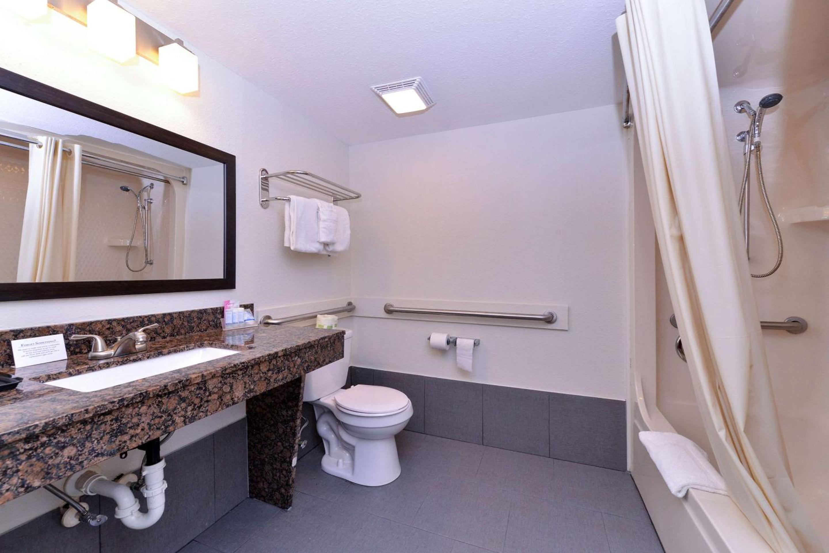 Queen Room - Disability Access/Non-Smoking - Photo 2