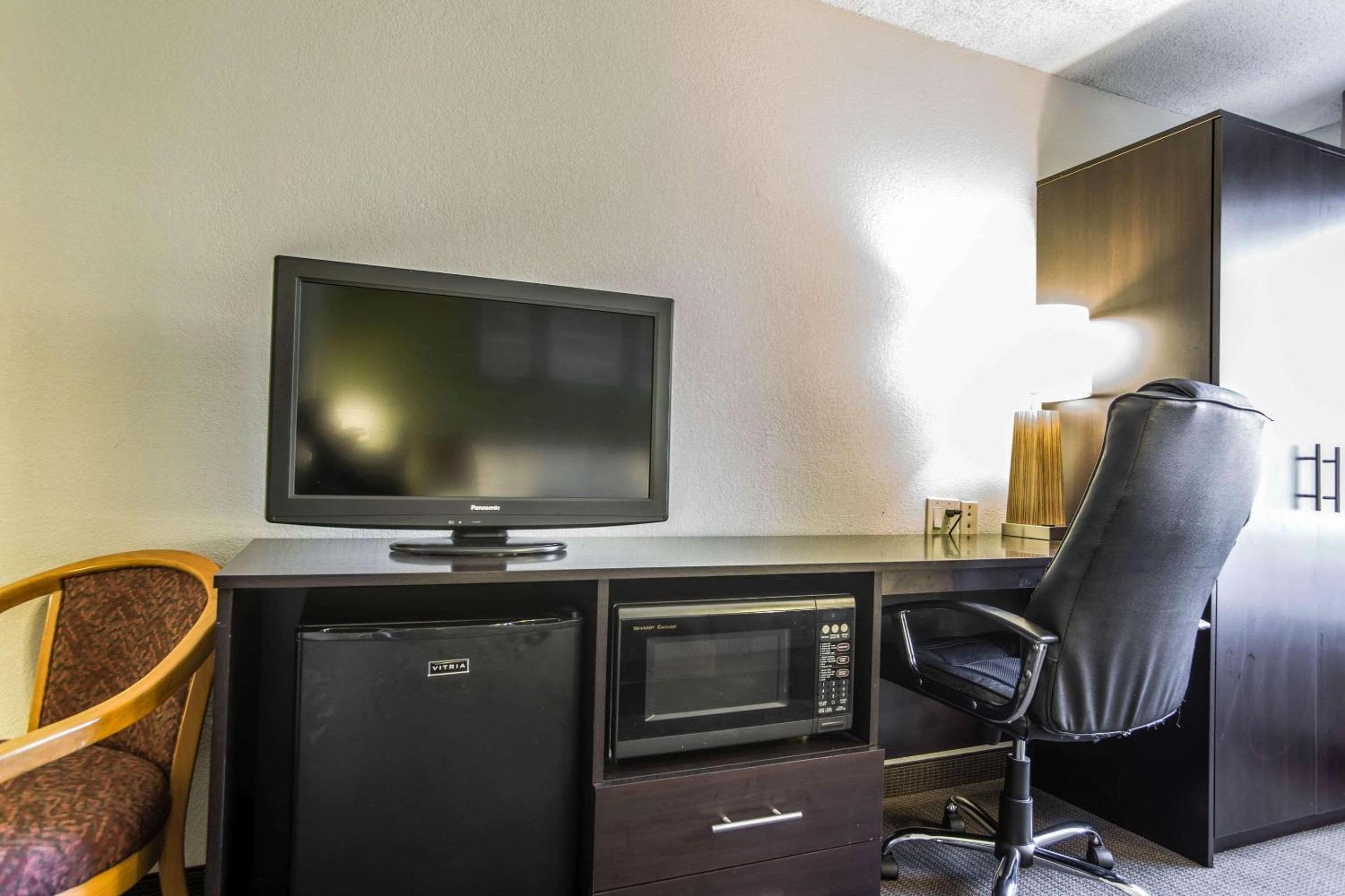 Standard King Room - Non-Smoking  - Photo 2