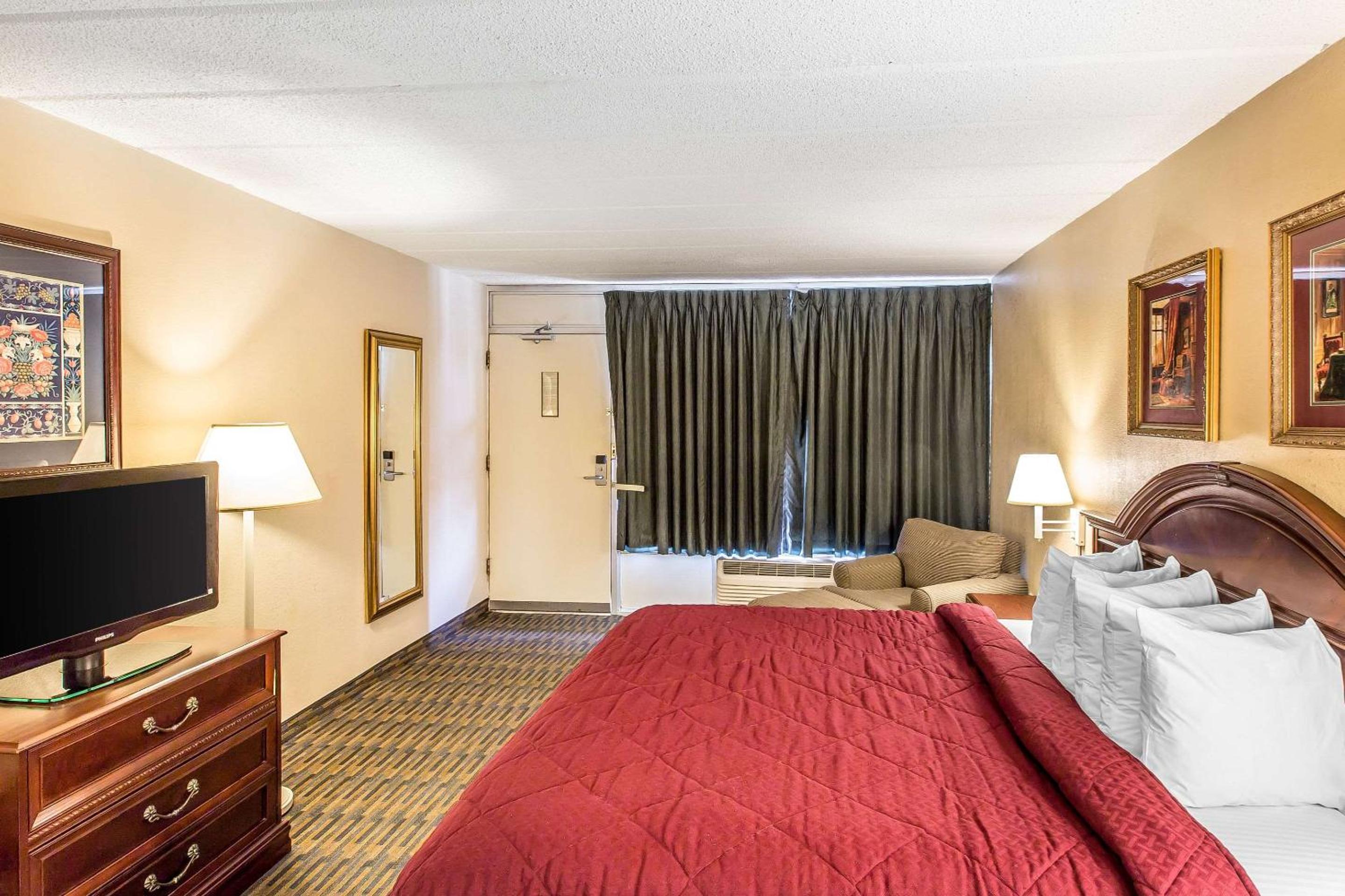 King Room - Non-Smoking - Photo 1
