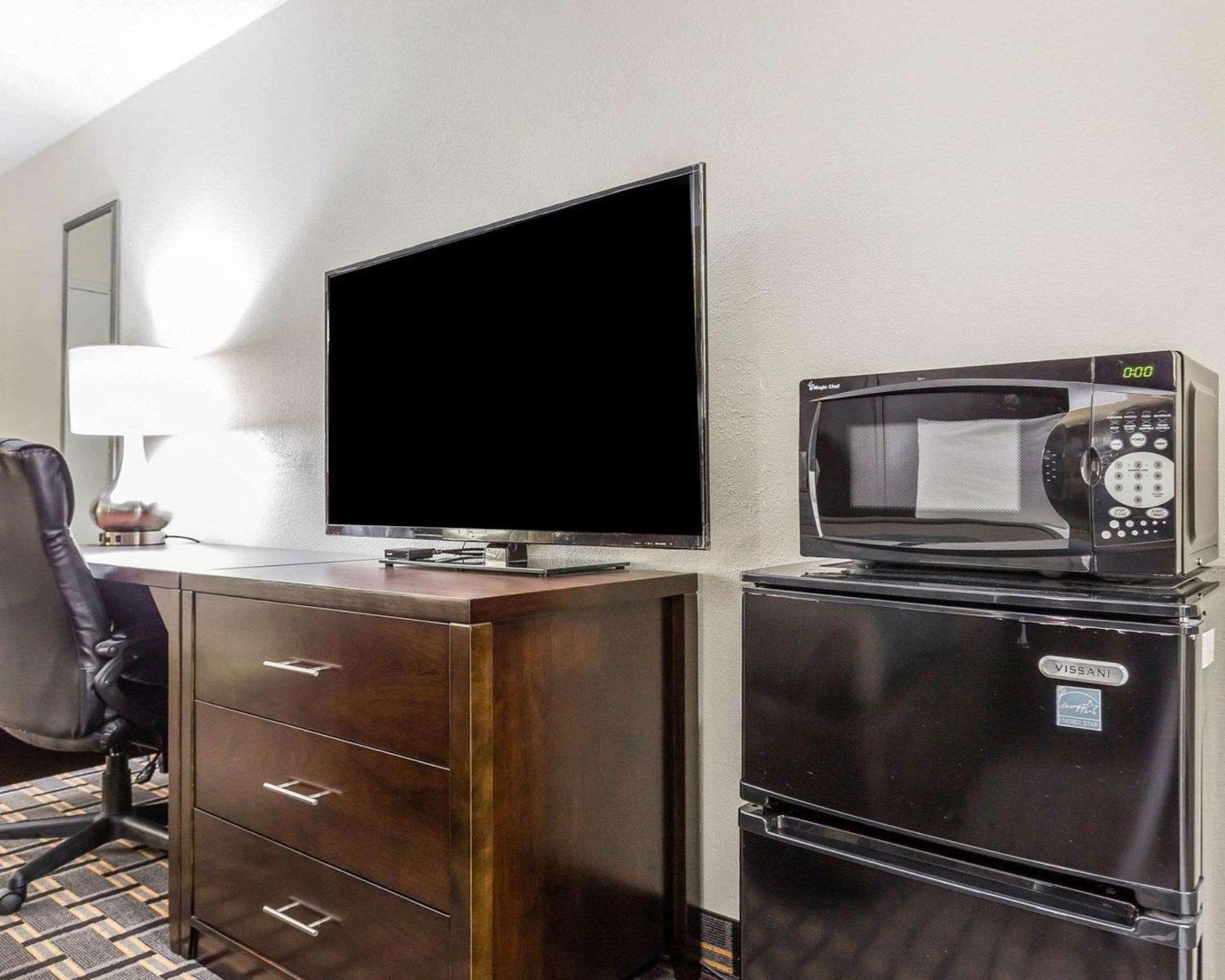 King Room - Non-Smoking - Photo 6