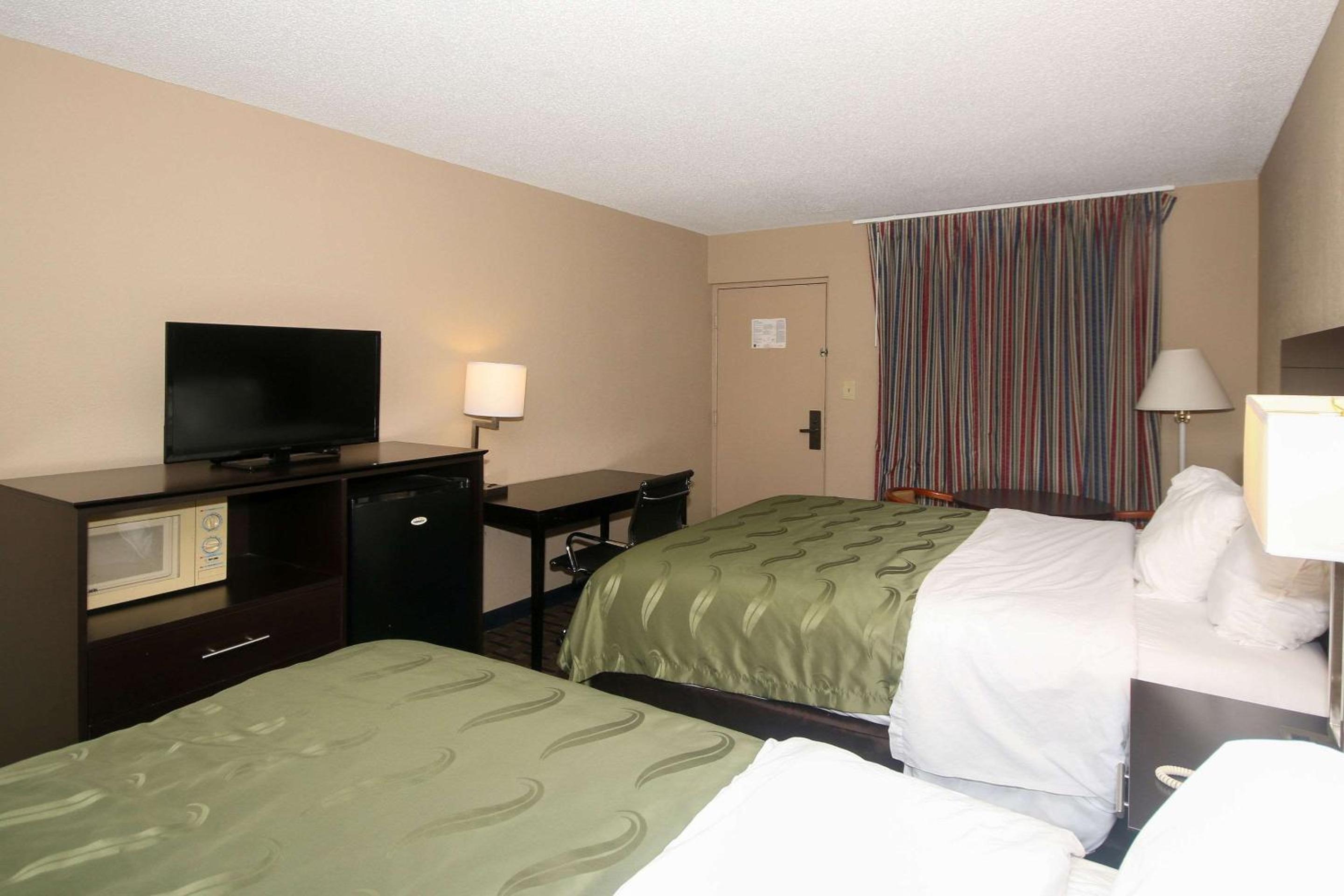 Double Room With Two Double Beds - Smoking photo 3