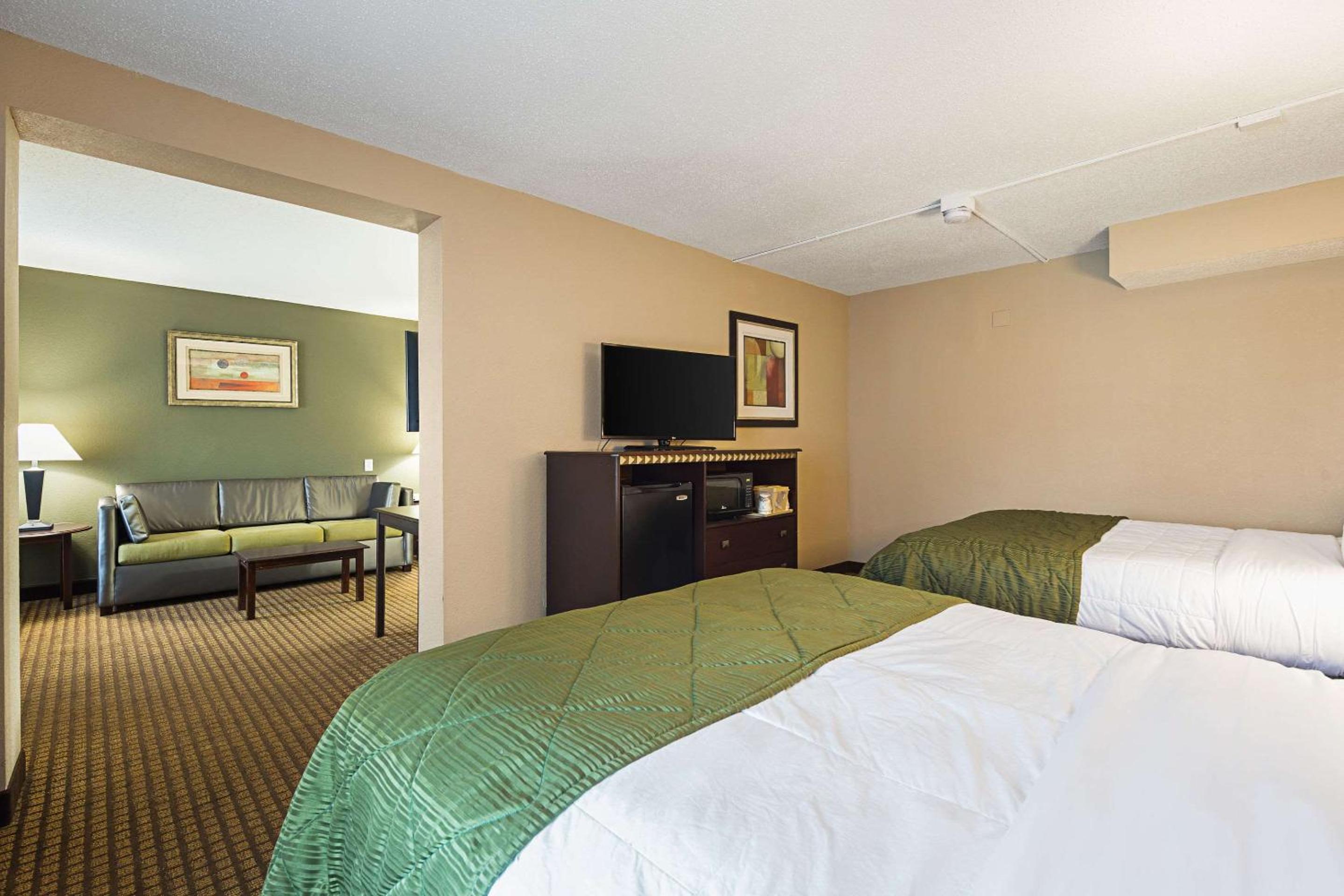 Queen Suite with Sofa Bed - Non-Smoking