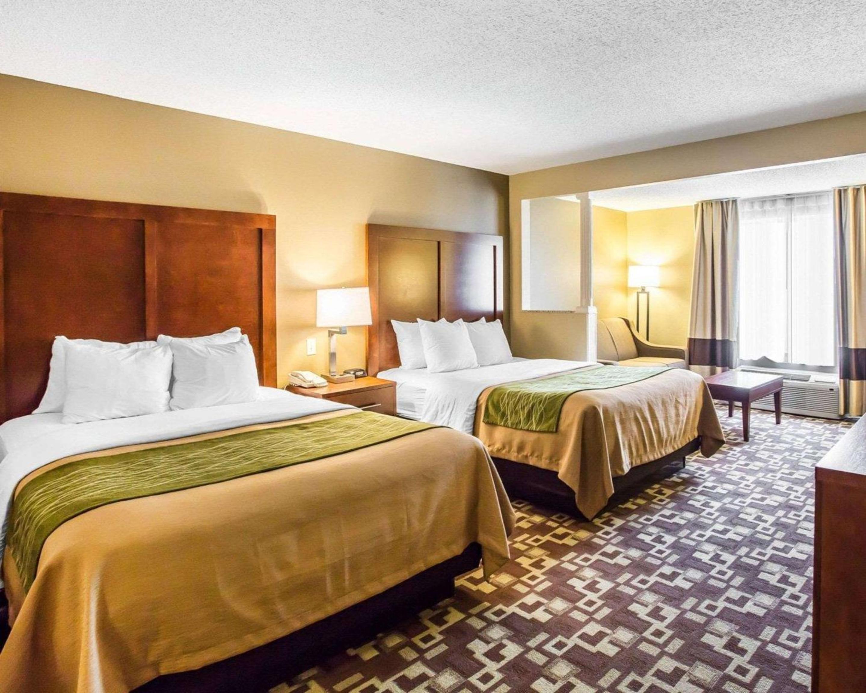 Queen Suite with Two Queen Beds - Non-Smoking - Photo 1