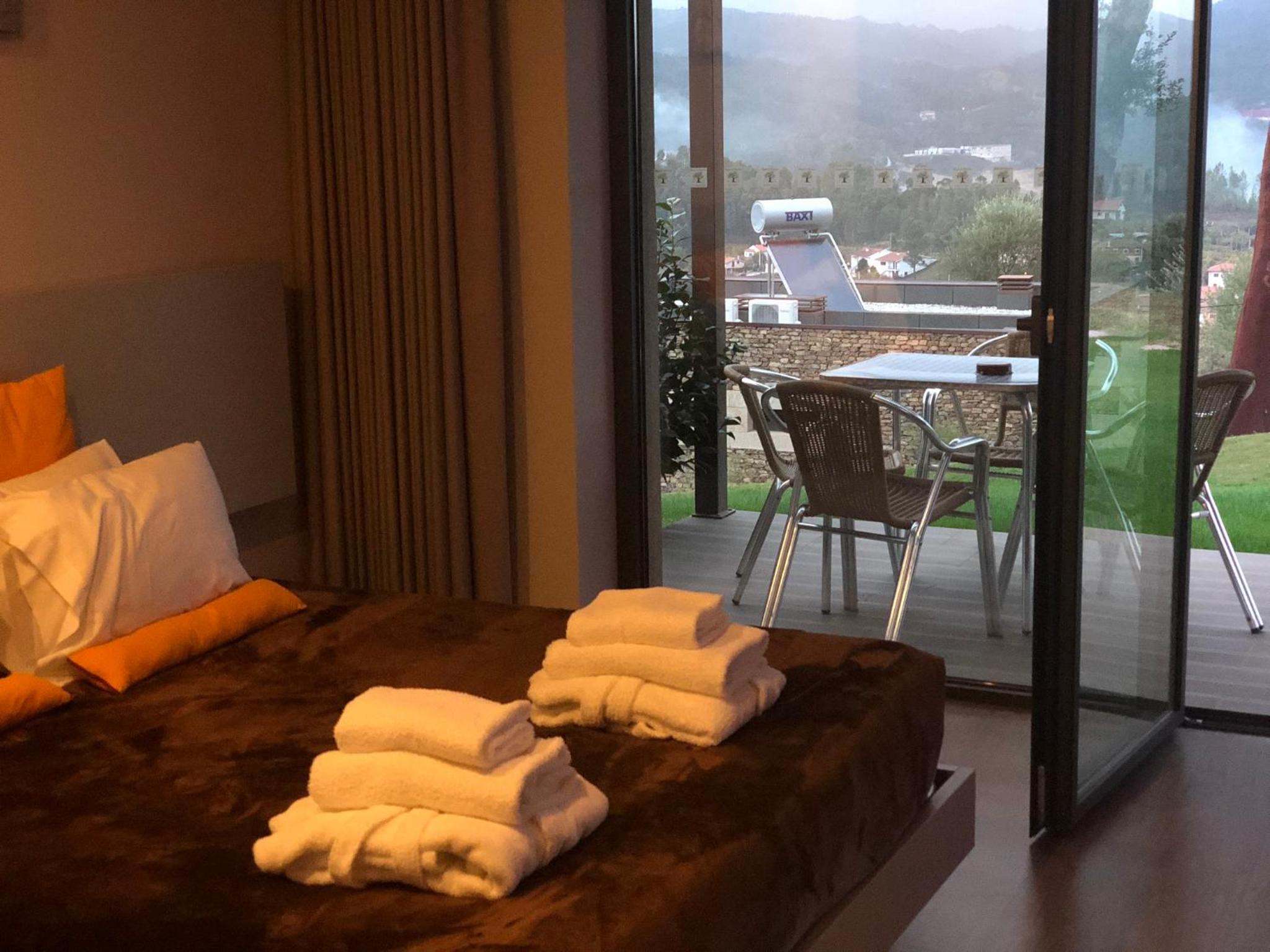Suite with Hot Tub - Photo 8