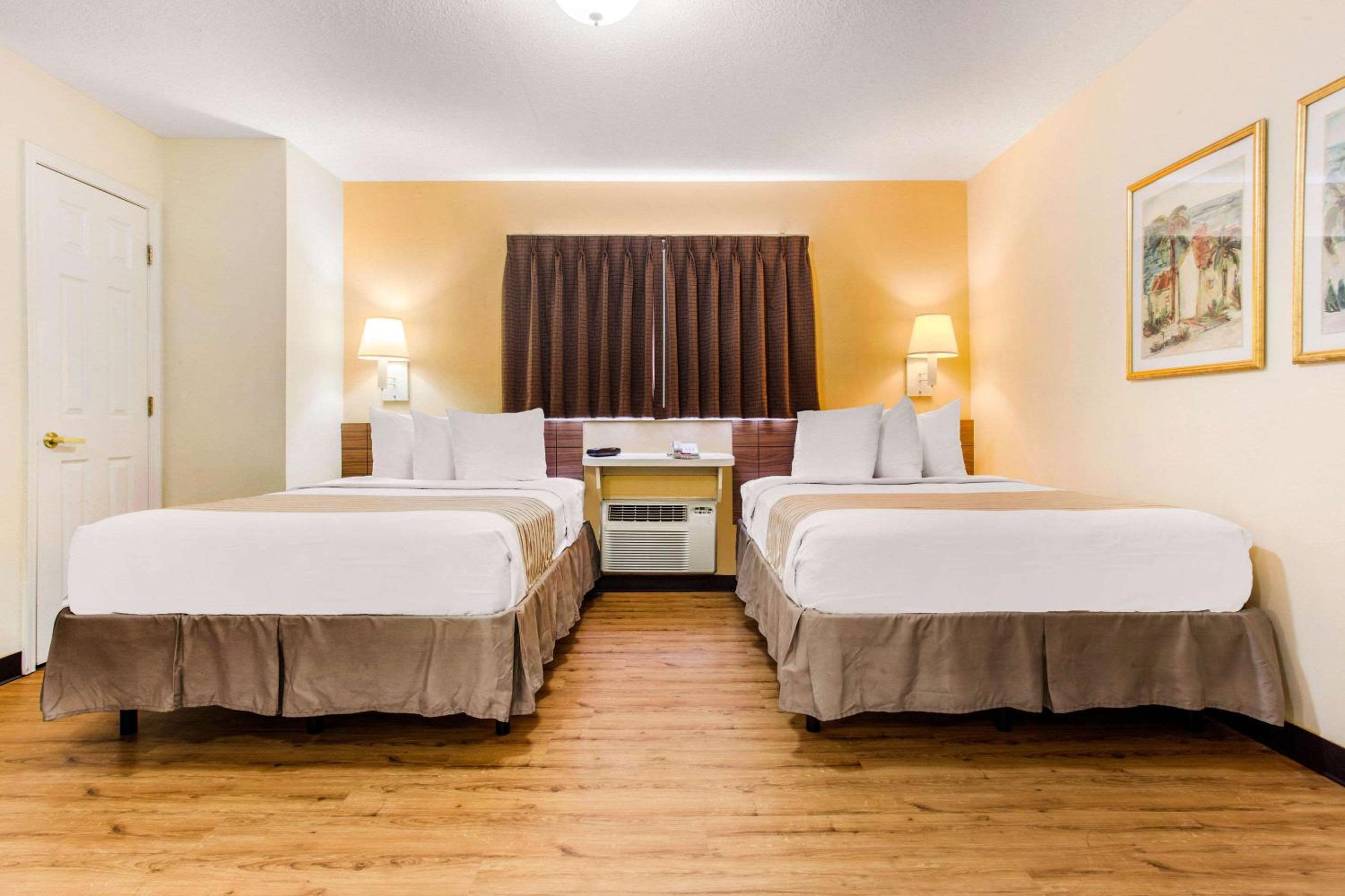 Deluxe Quadruple Room - Smoking - Photo 1
