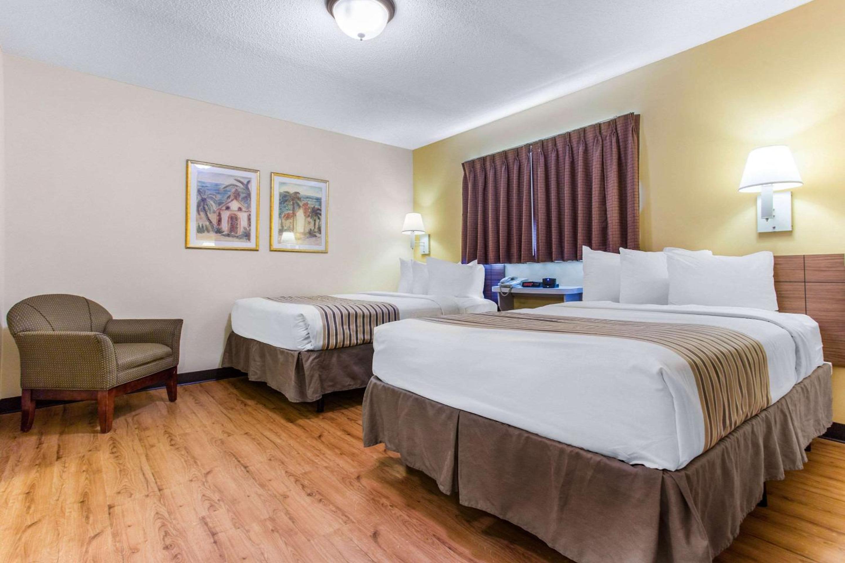 Deluxe Quadruple Room - Non-Smoking - Photo 1