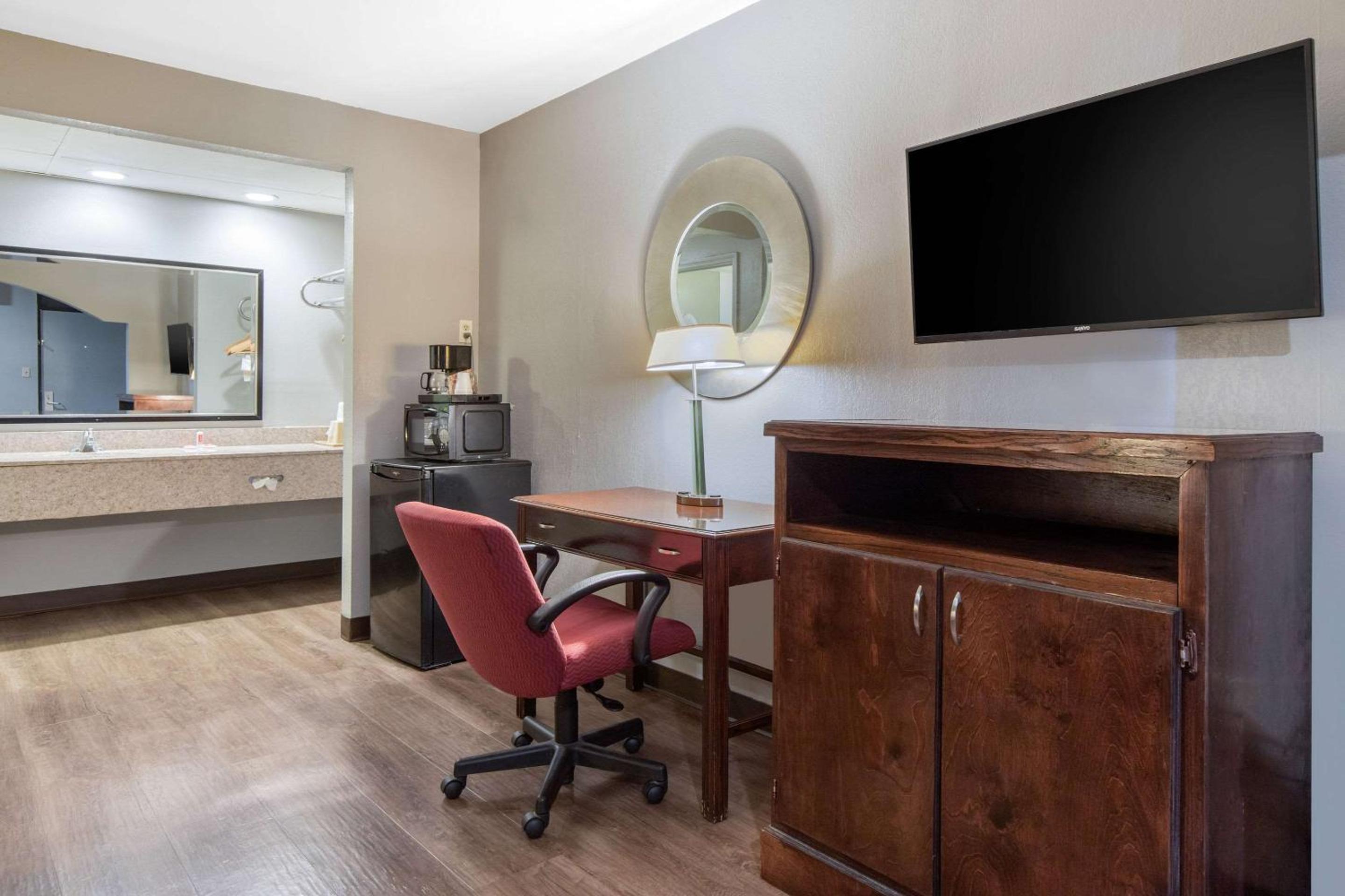 Double Room with Two Double Beds - Smoking photo 1