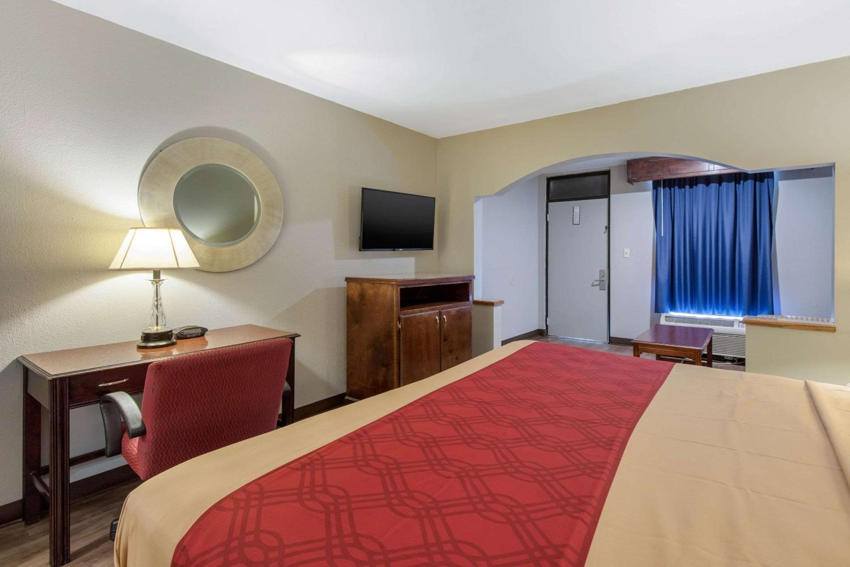 King Room - Non-Smoking photo 3
