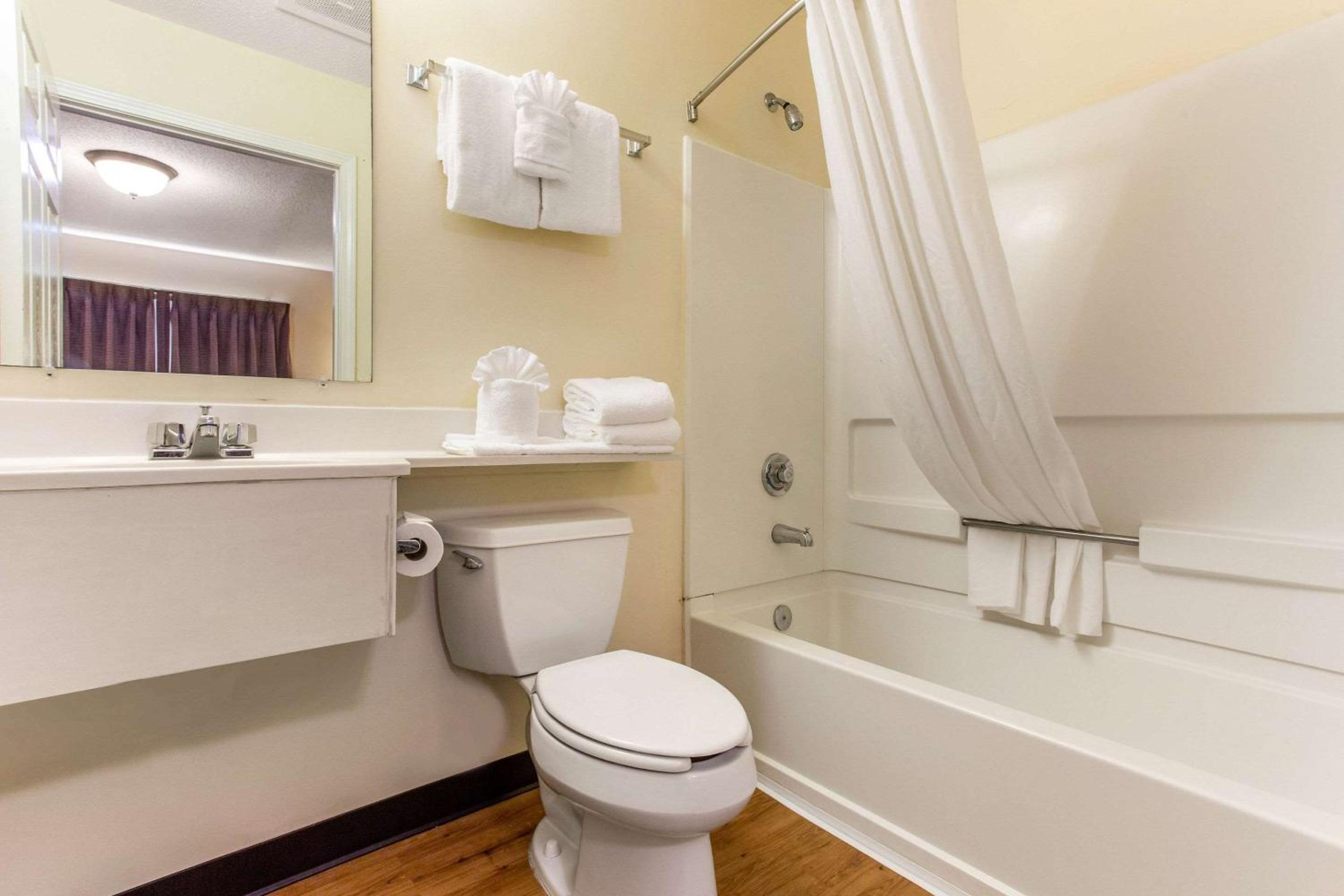 Deluxe Quadruple Room - Non-Smoking - Photo 3