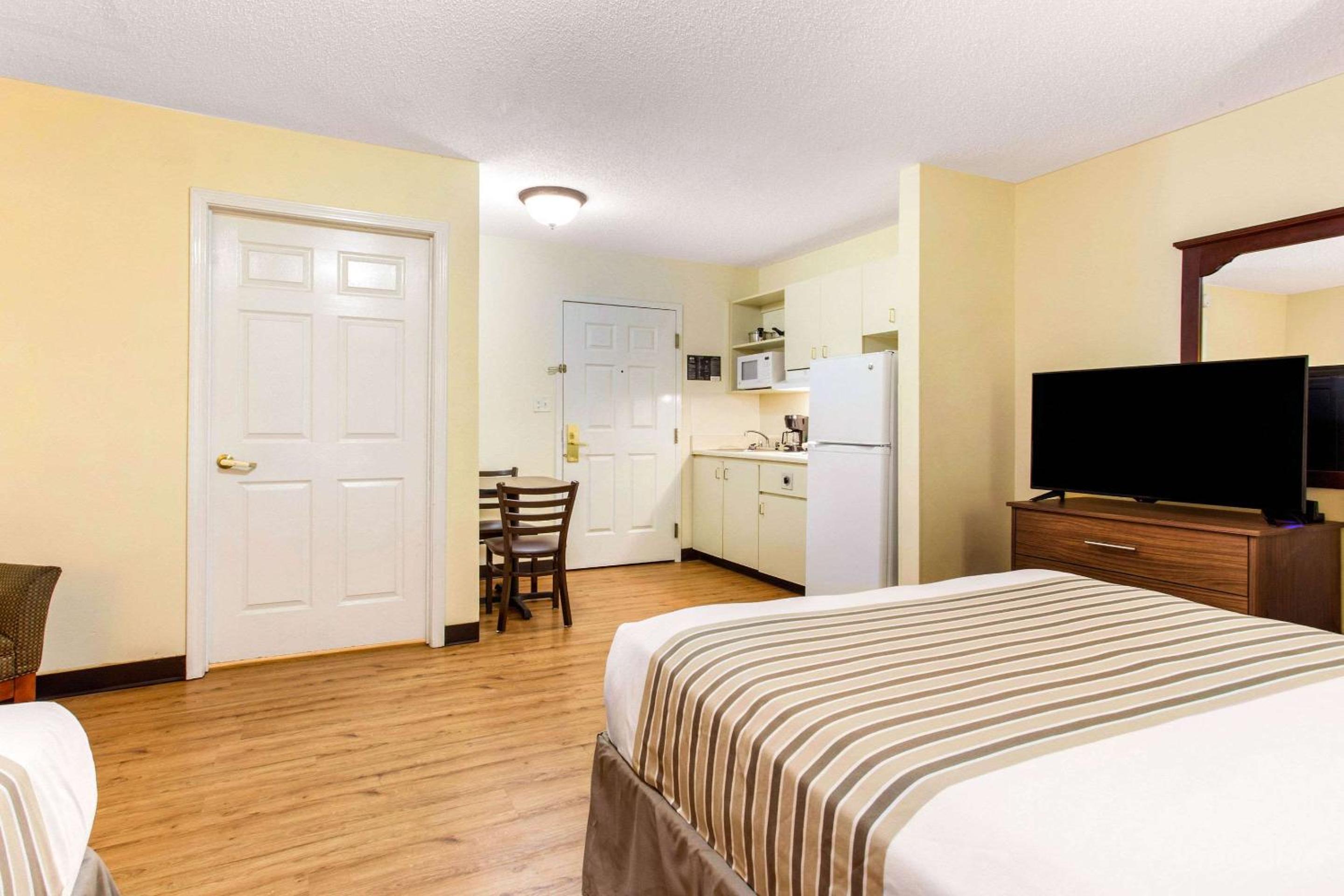 Deluxe Quadruple Room - Smoking - Photo 3