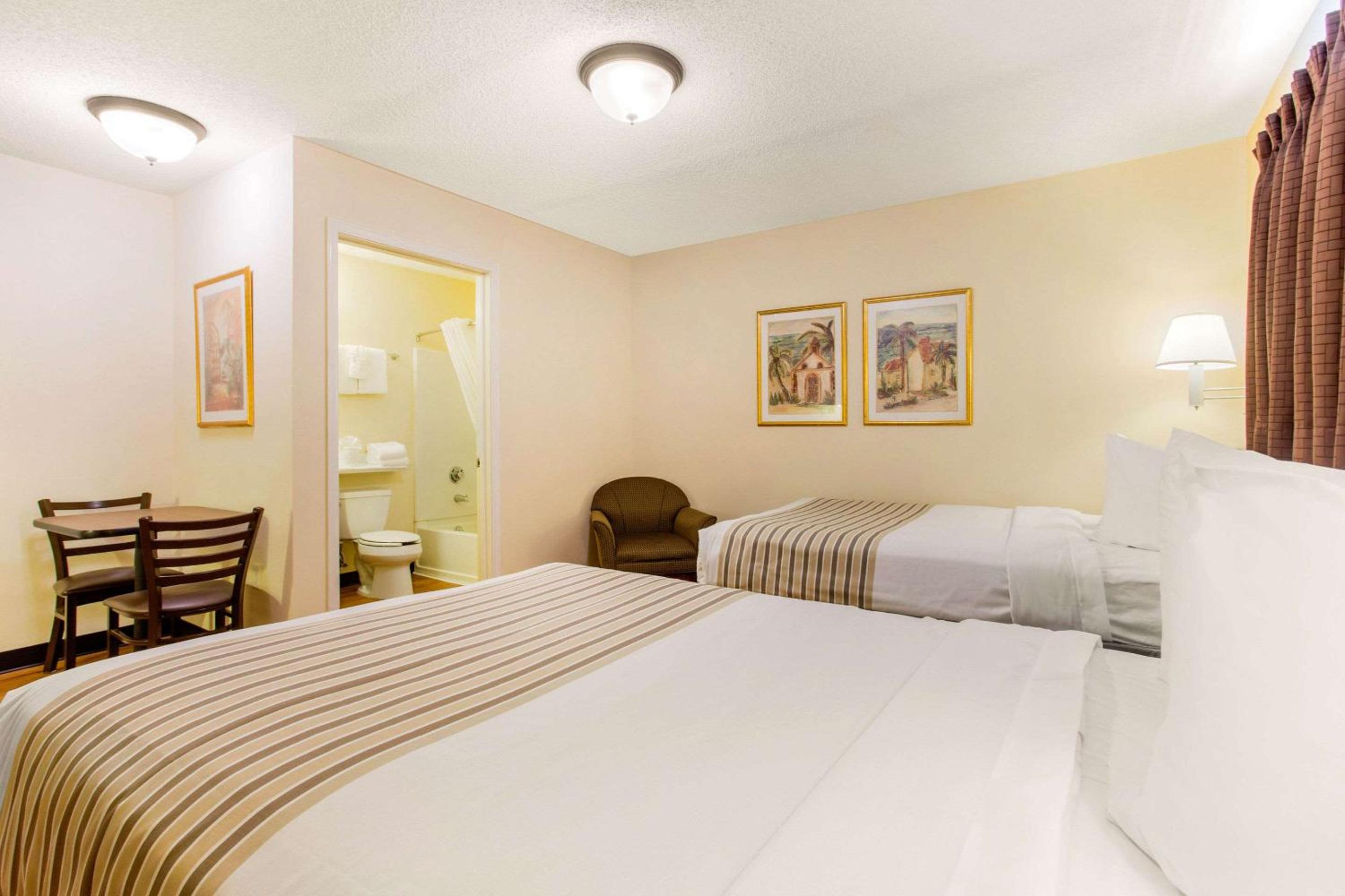 Deluxe Quadruple Room - Non-Smoking - Photo 4