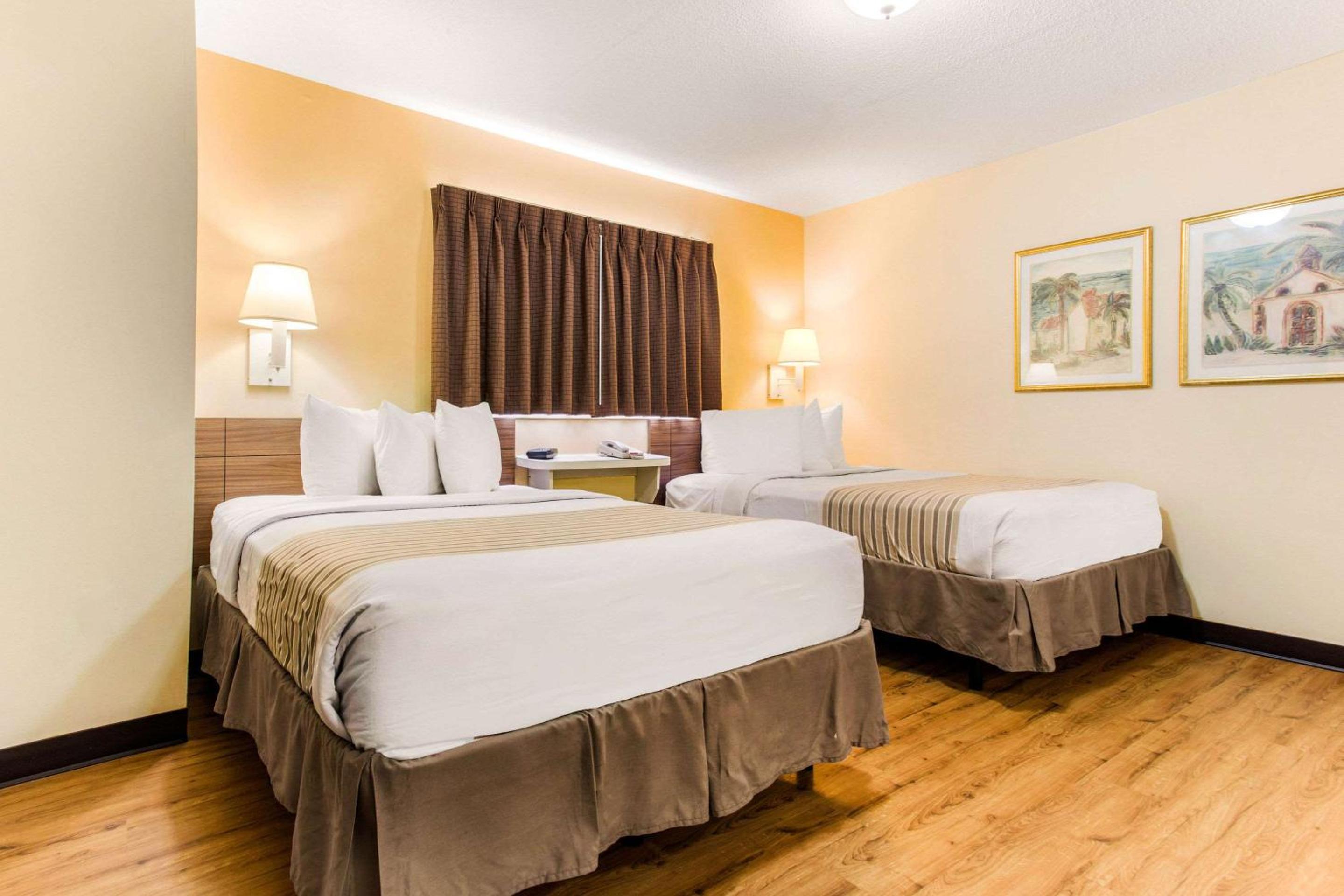Deluxe Quadruple Room - Smoking - Photo 4