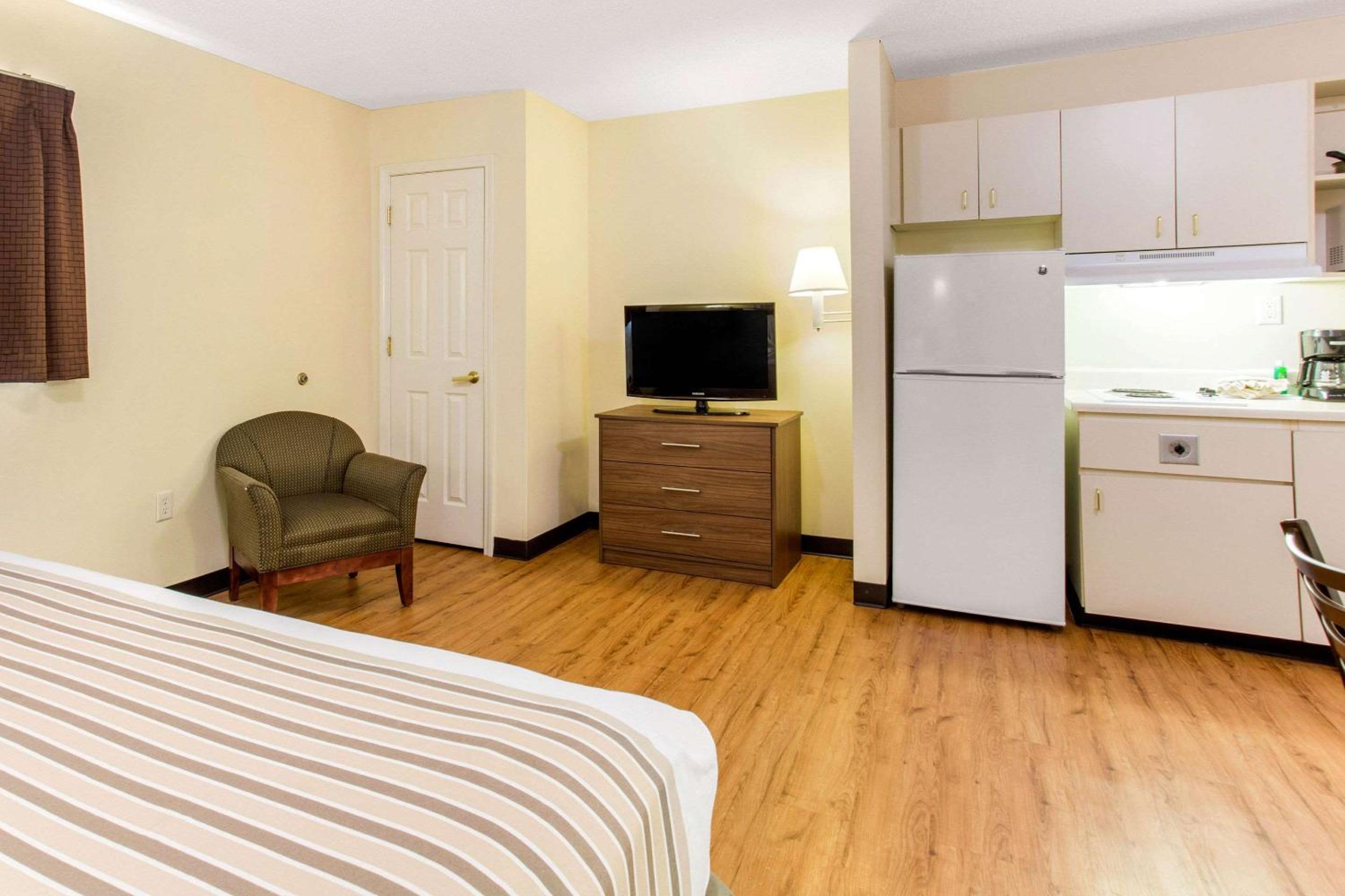 Deluxe King Room - Smoking - Photo 4