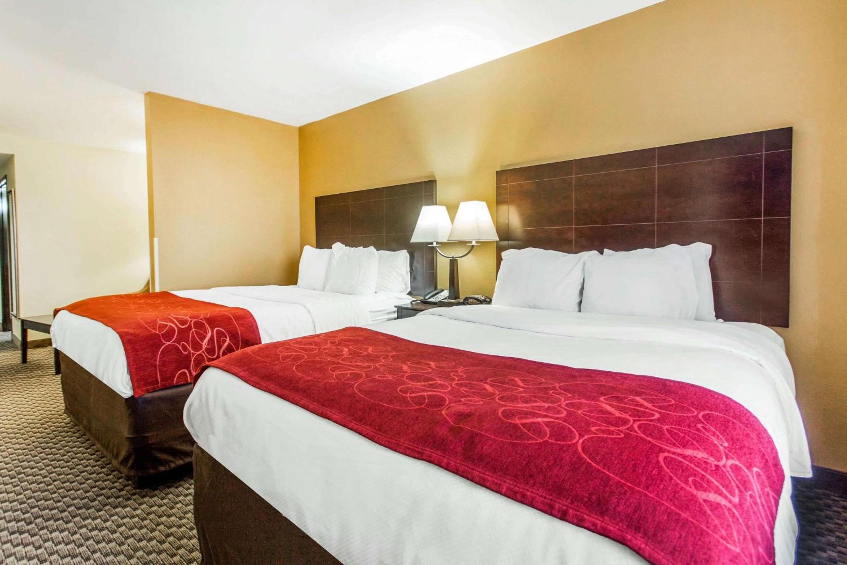 Queen Suite with Two Queen Beds - Non-Smoking - Photo 1