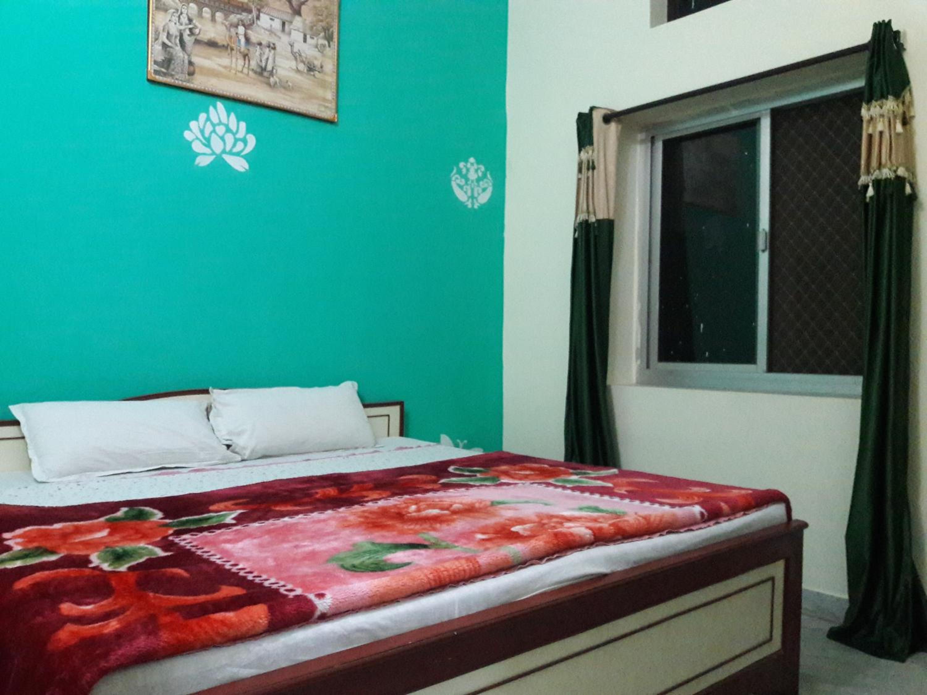 Queen Room with Balcony photo 3
