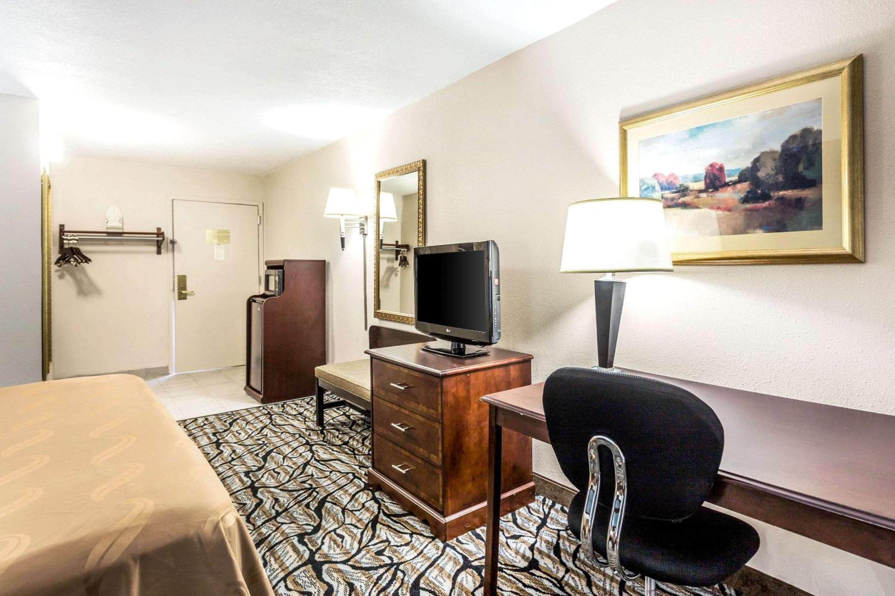 King Room - Non-Smoking - Photo 1