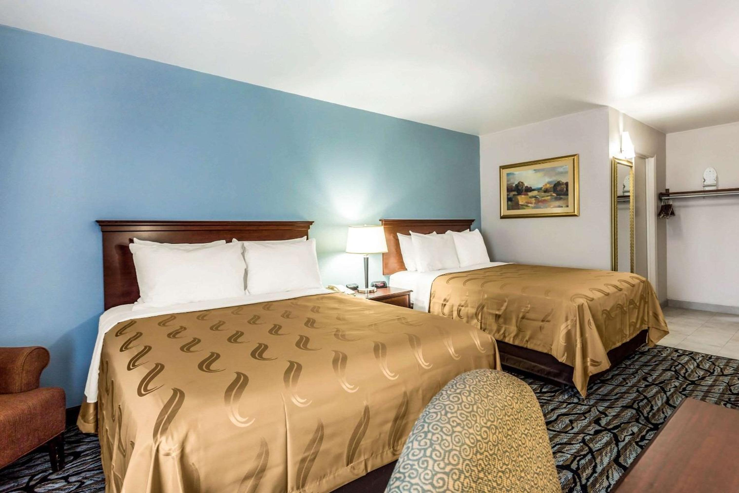 Queen Room with Two Queen Beds - Non-Smoking - Photo 1