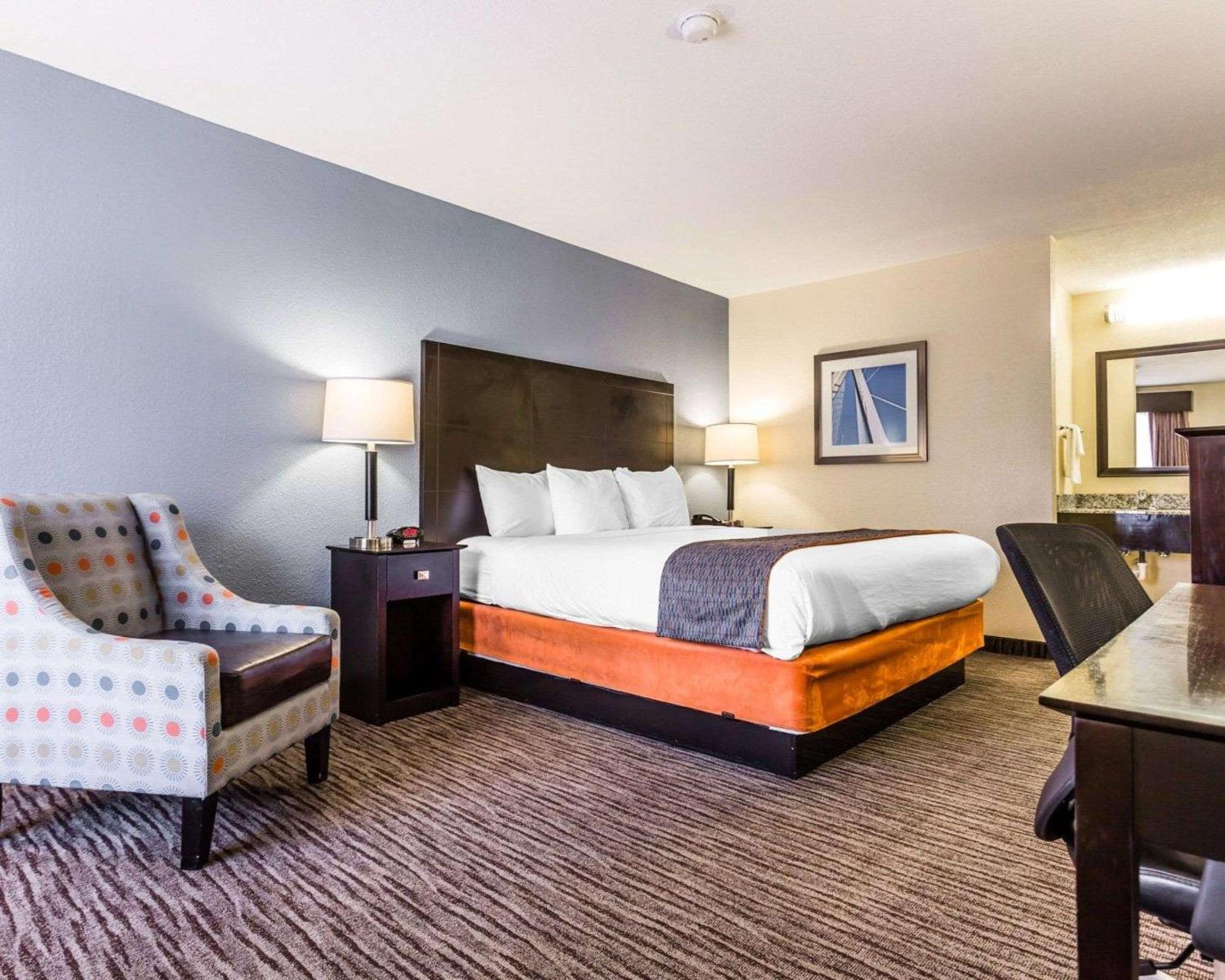 King Room - Non-Smoking - Photo 1