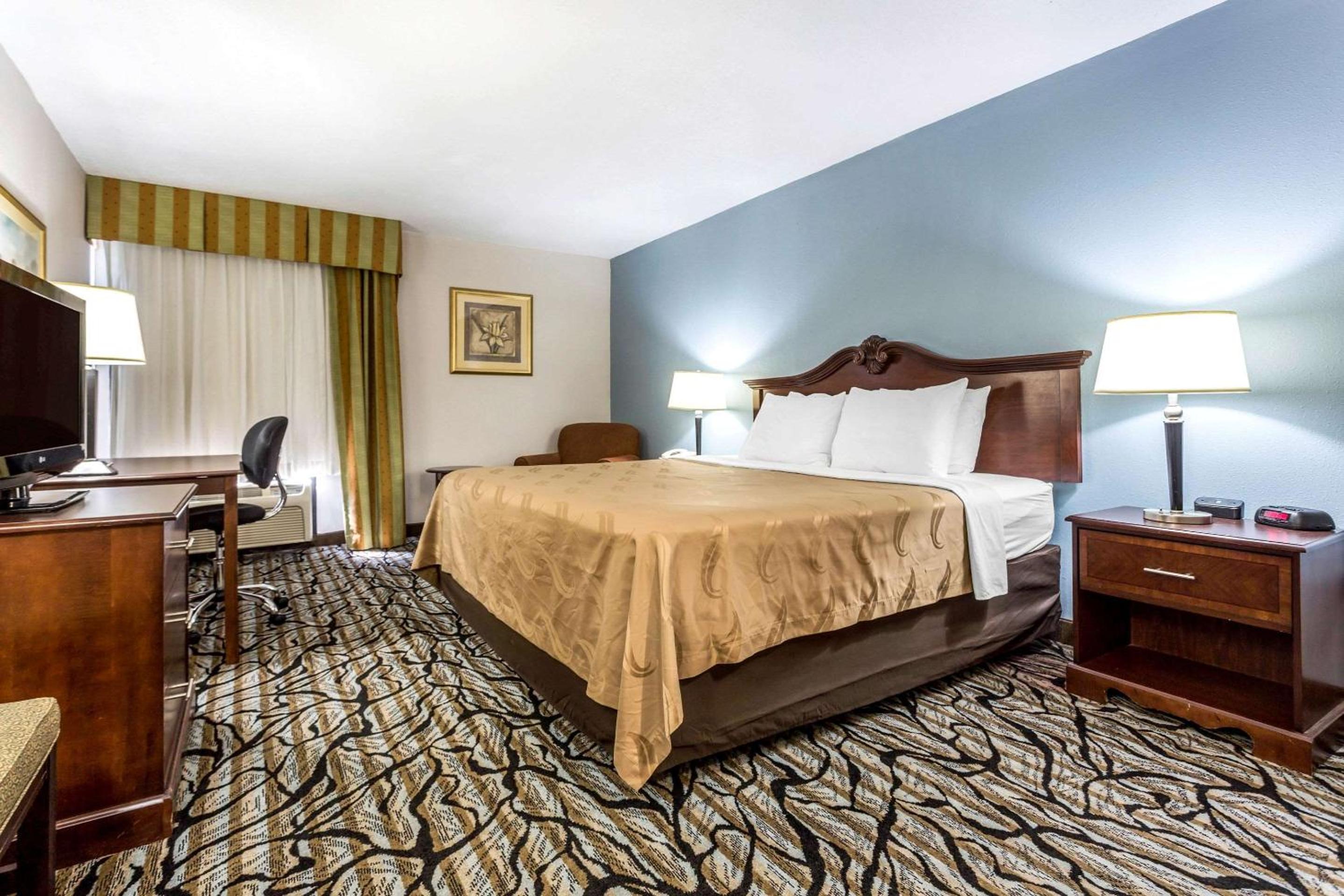 King Room - Non-Smoking - Photo 2
