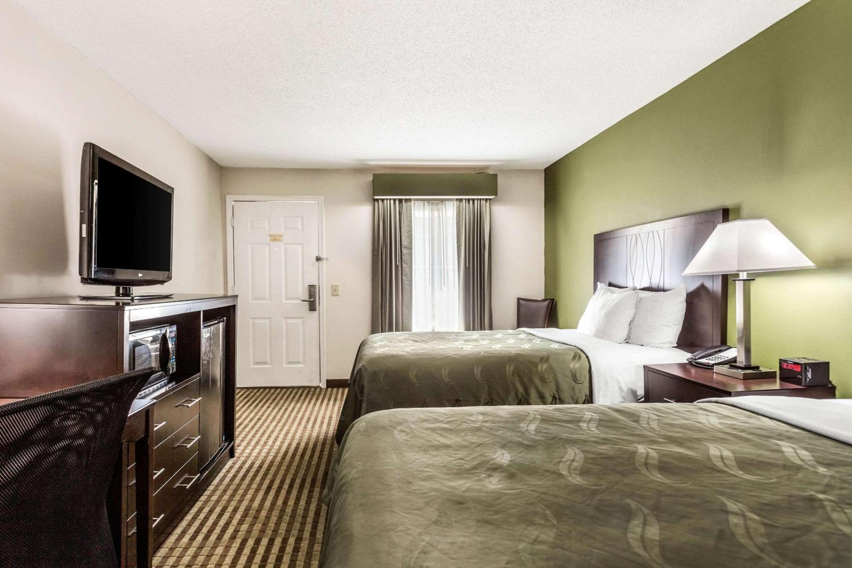 Double Room with Two Double Beds - Smoking - Photo 1
