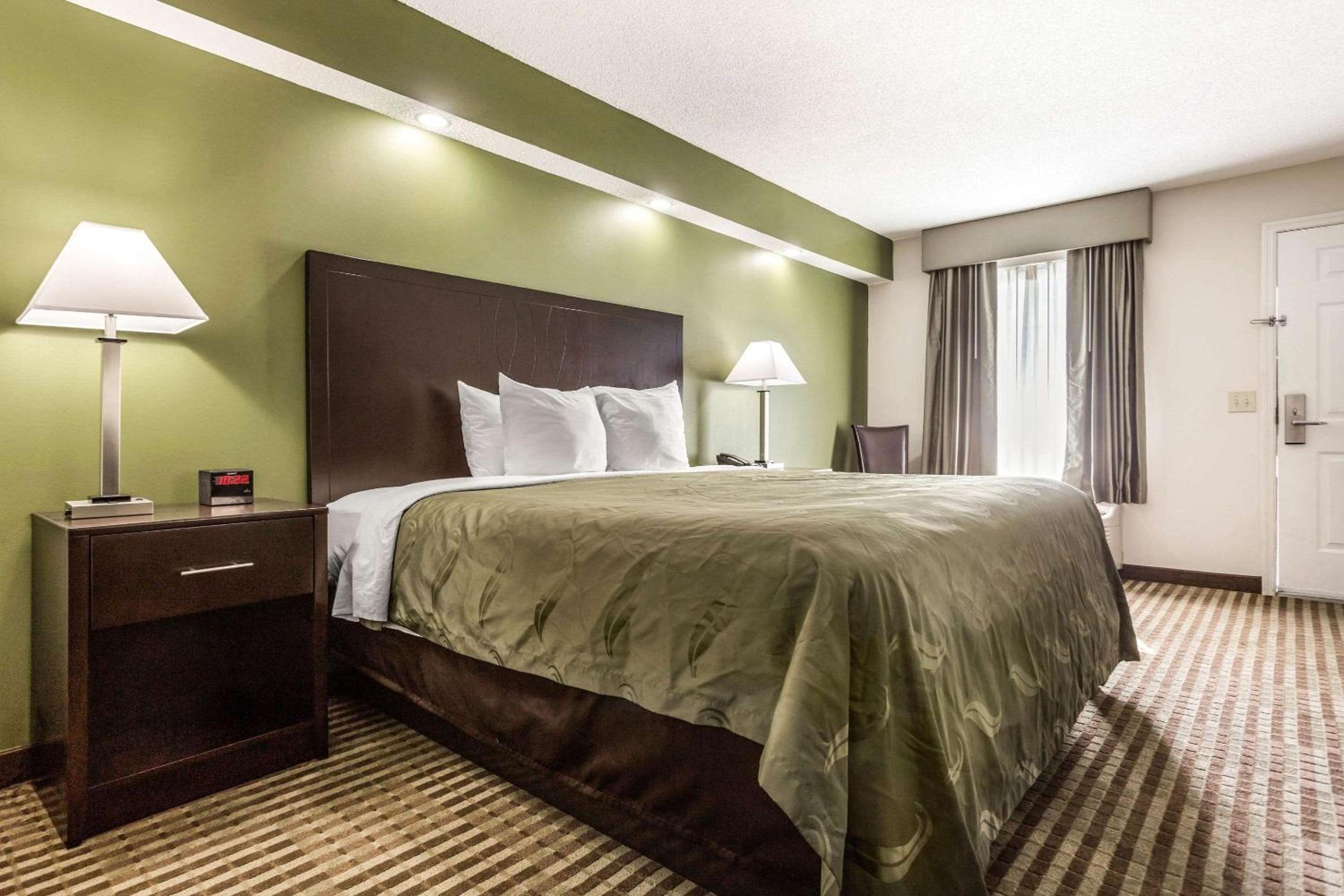 King Room - Non-Smoking - Photo 1