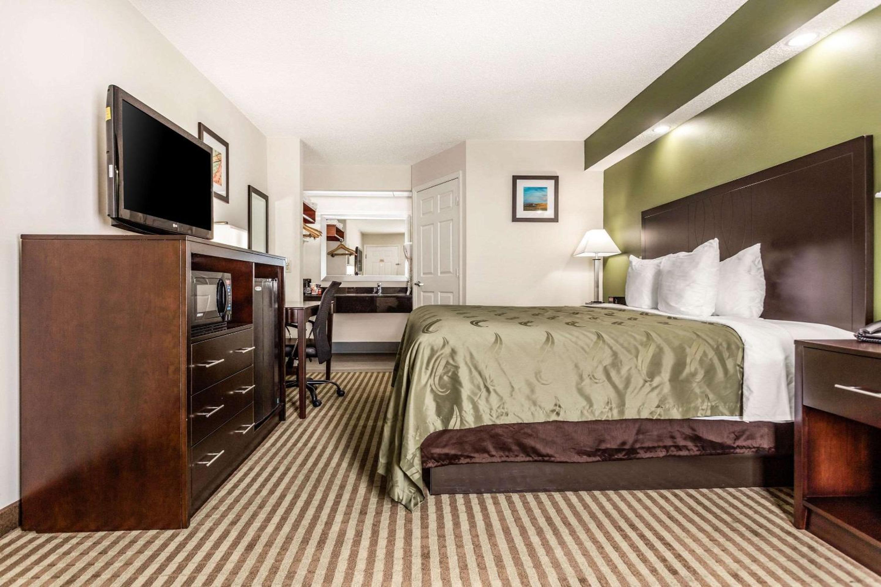 King Room - Non-Smoking - Photo 2