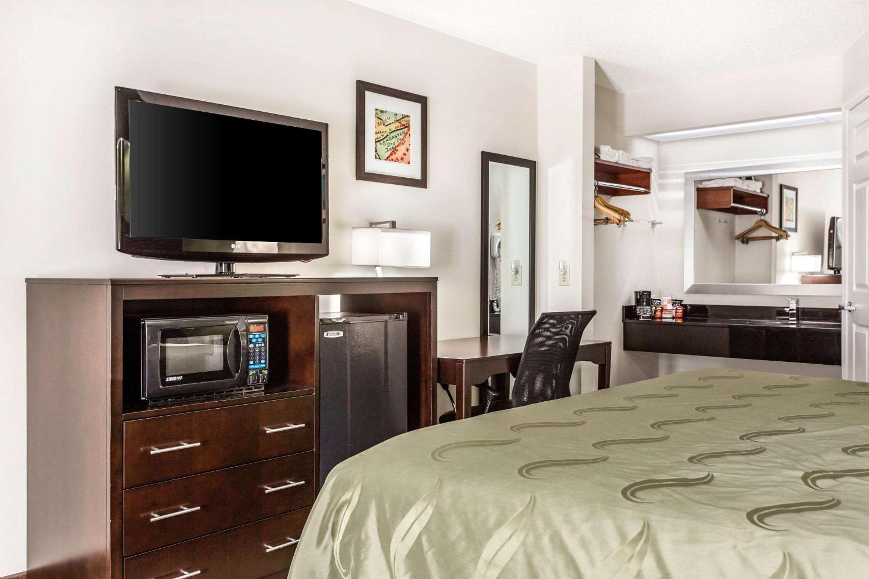 King Room - Non-Smoking - Photo 4