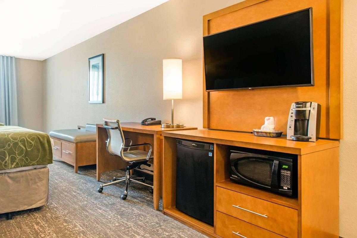 Queen Suite with Two Queen Beds and Sofa Bed - Disability Access