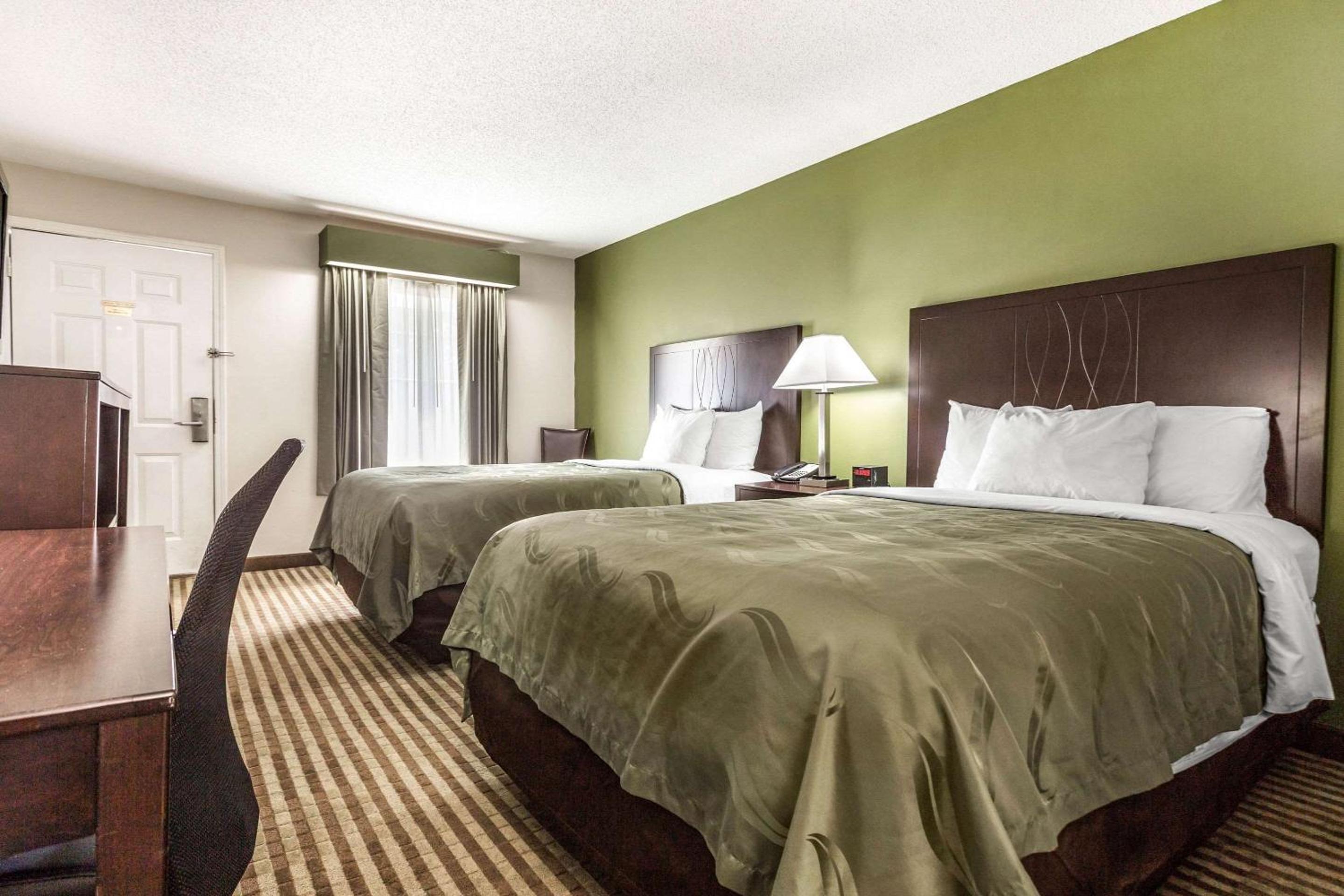 Double Room with Two Double Beds - Smoking - Photo 3