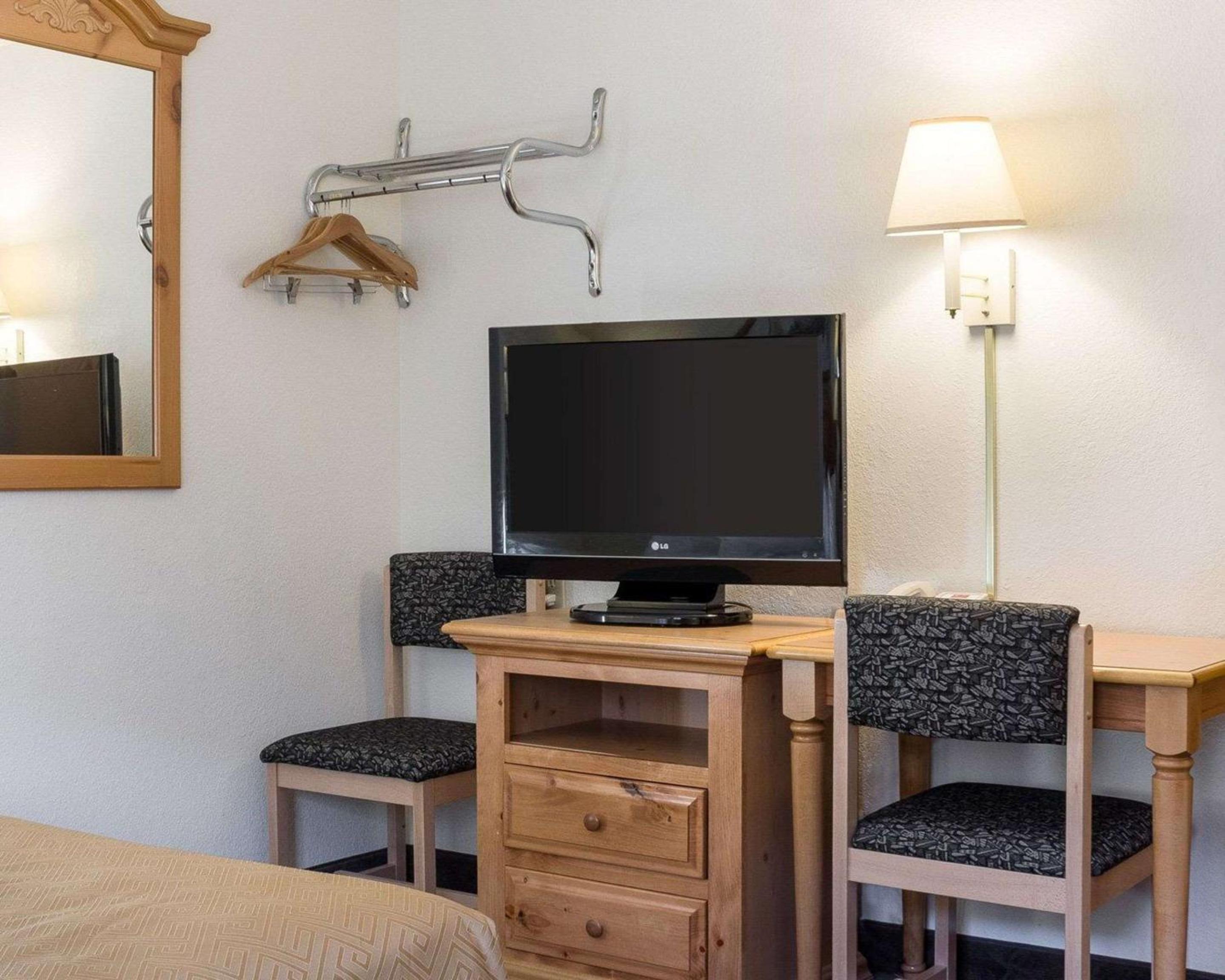 Queen Room With Two Queen Beds - Forest View - Non-Smoking photo 1